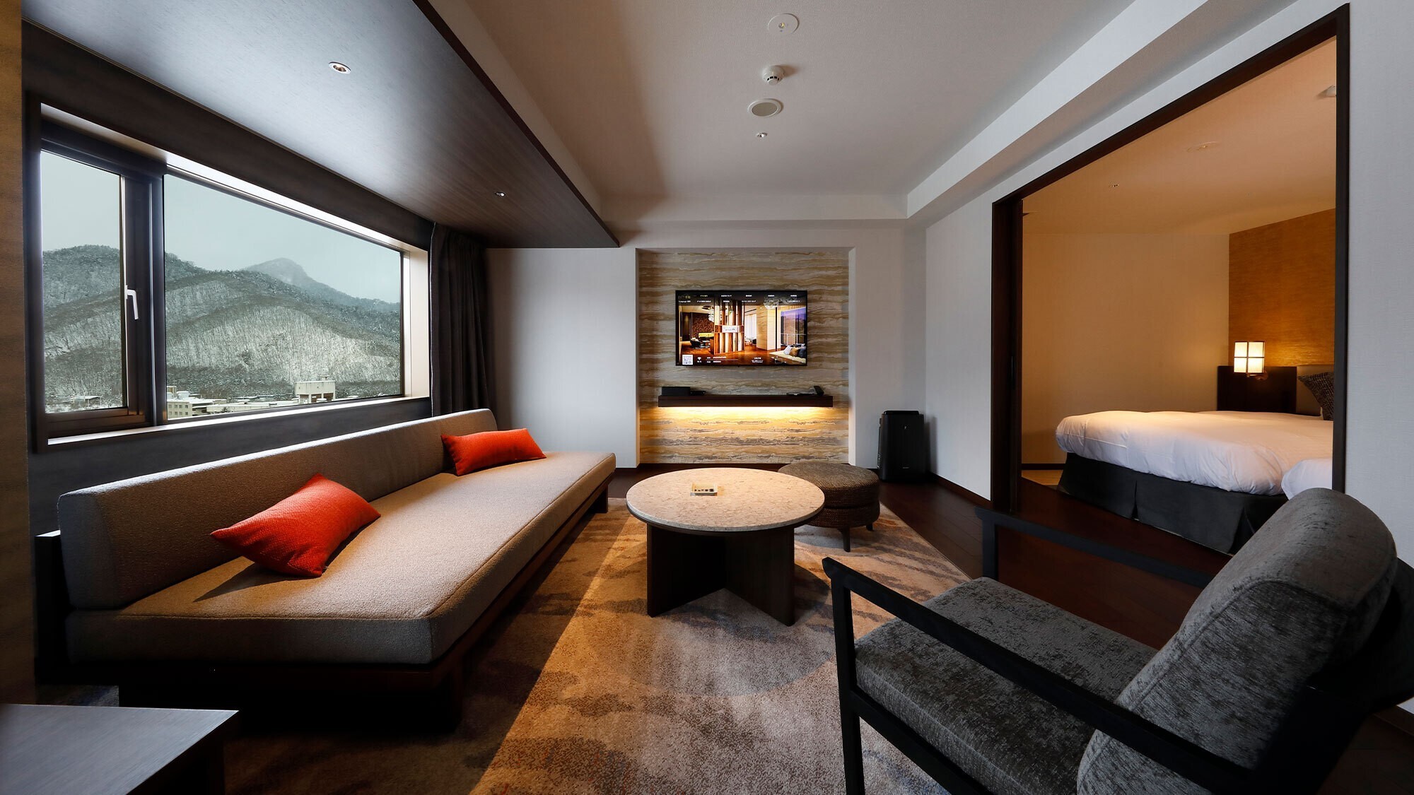 【ビューバス】プレミアスイート（60平米）最上階から独占する、定山渓の絶景。