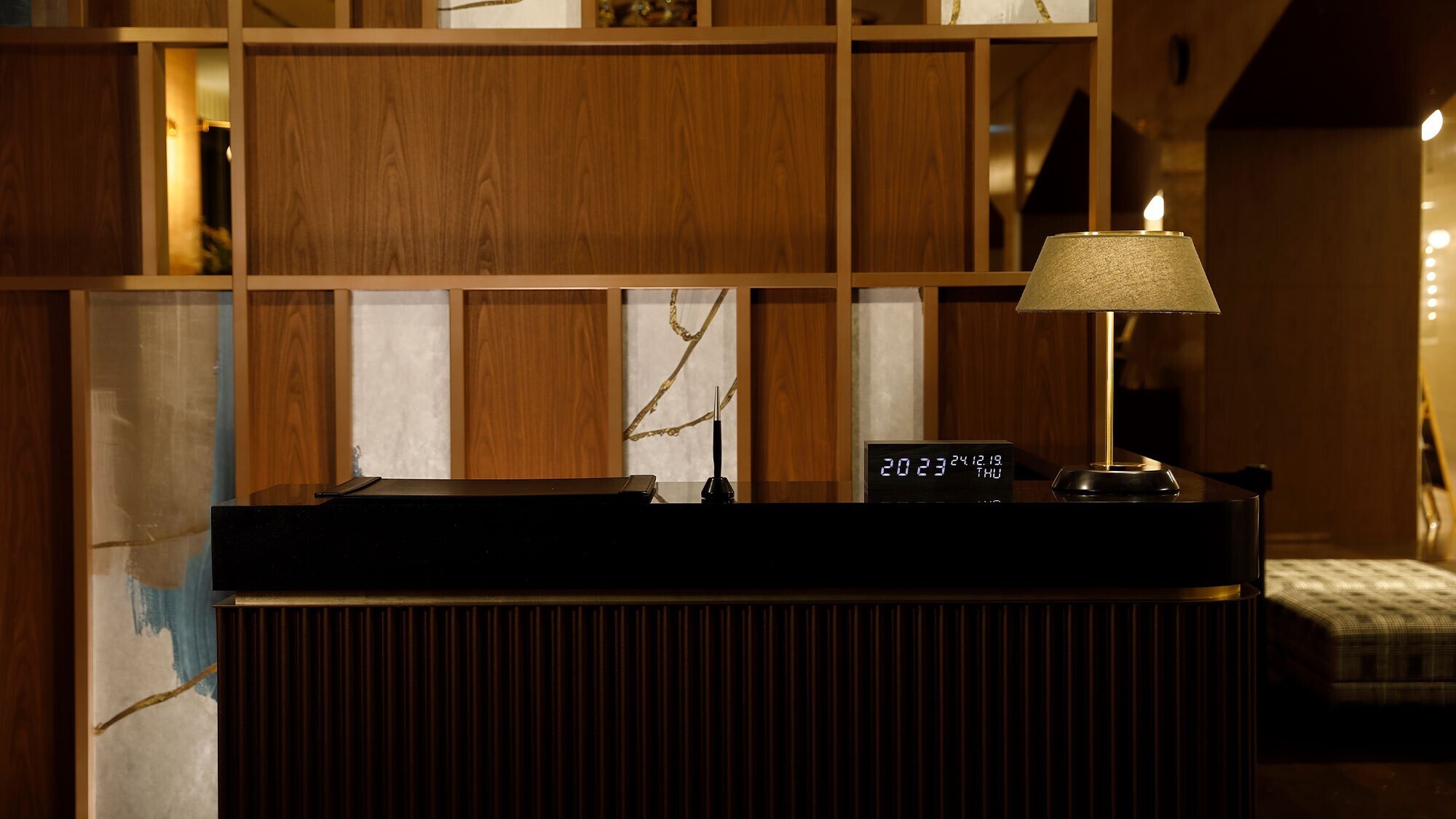 【専用レセプションデスク】＜ロビー階＞エグゼクティブスイート翠嶺のご宿泊者様専用のレセプションデスク