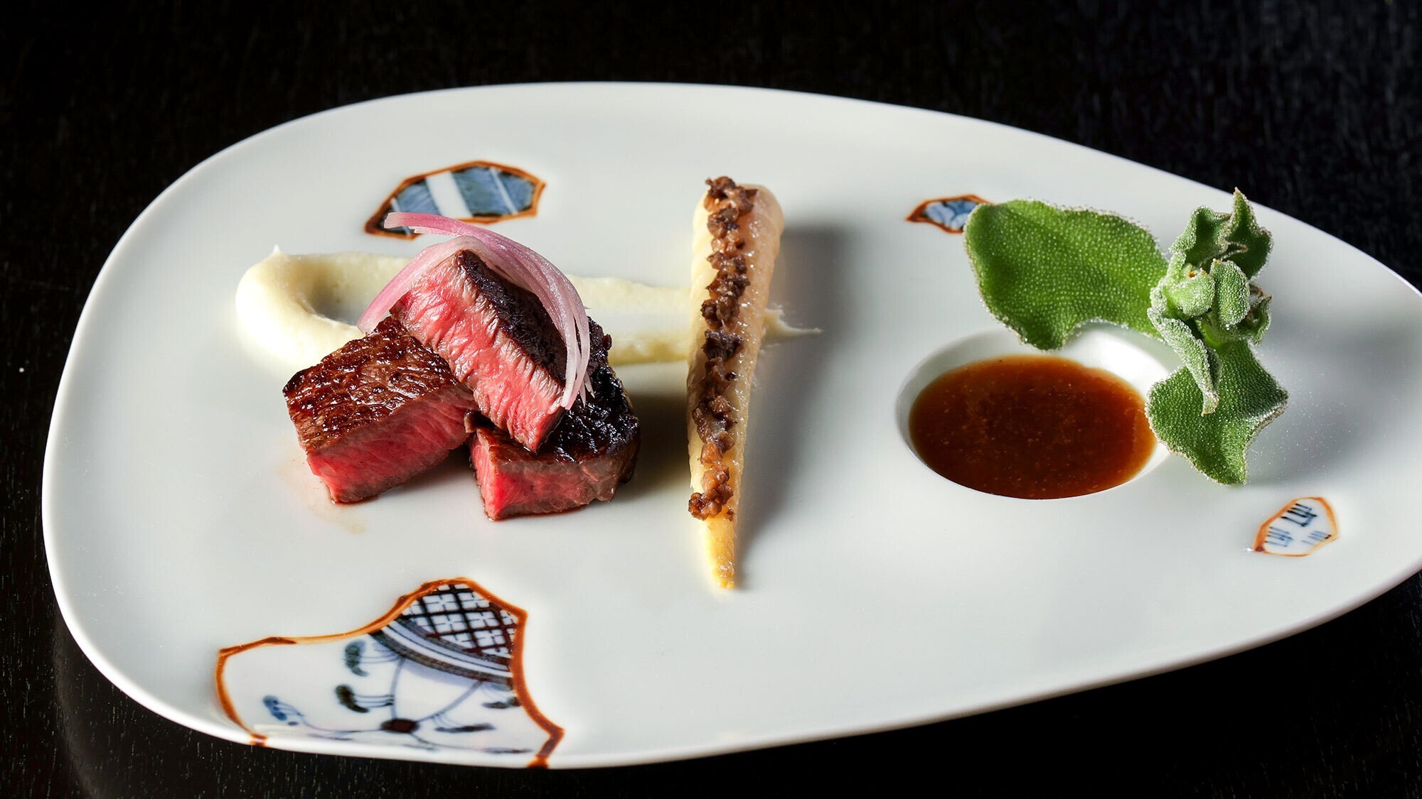 【箸で食べる和フレンチ】フレンチをベースに、和食と北海道の食文化を融合させた新感覚ディナー。