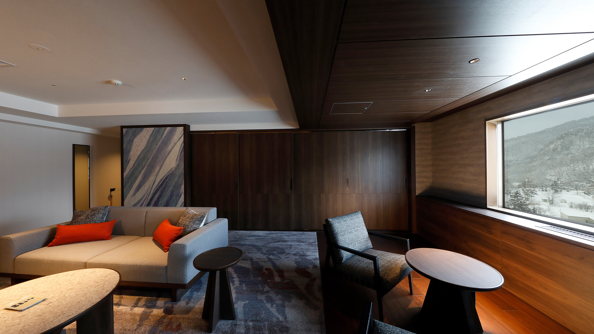 【ビューバス】ロイヤルスイート（100平米）当館で最も広い、贅を尽くしたしつらえ。