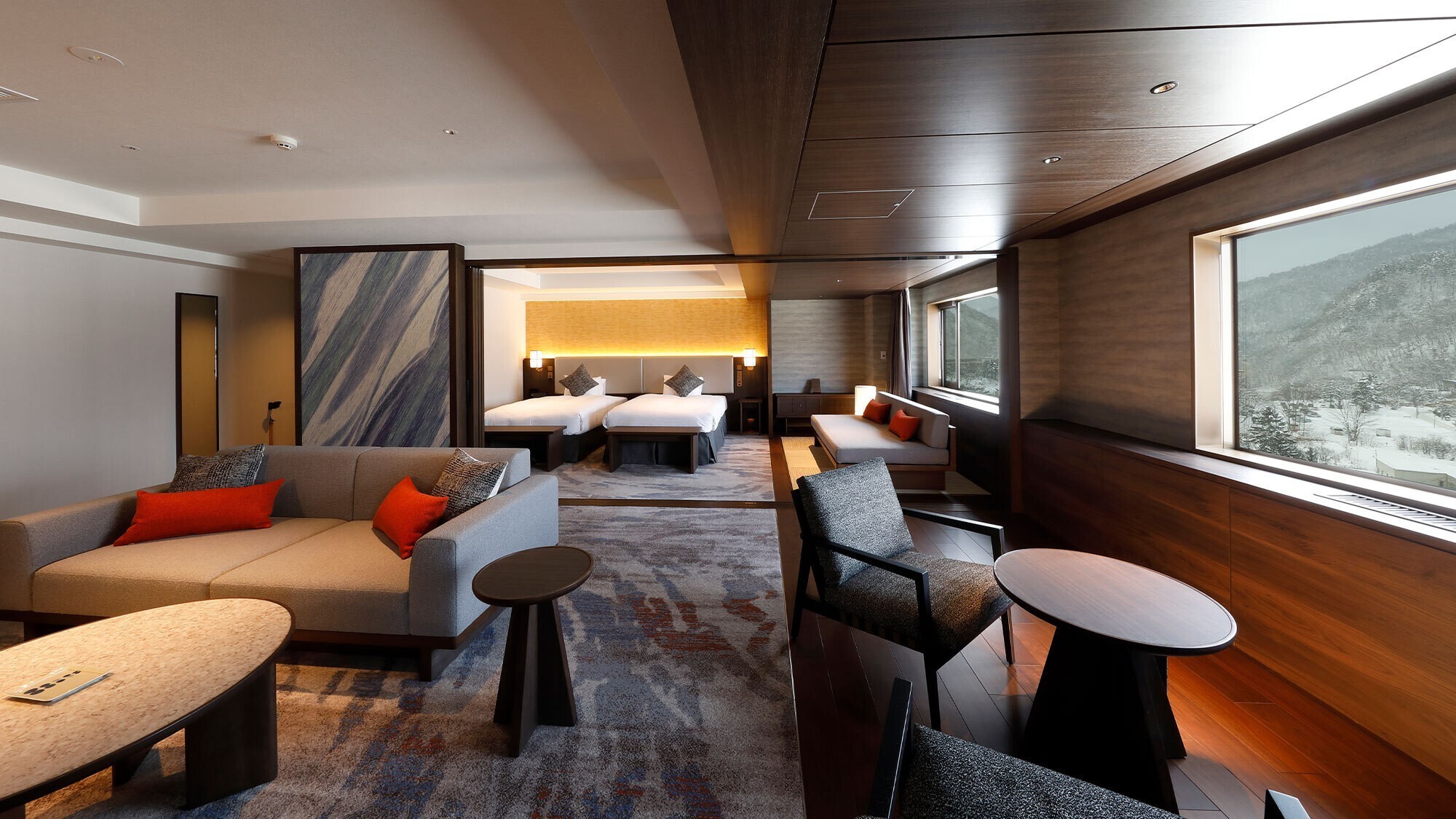 【ビューバス】ロイヤルスイート（100平米）当館で最も広い、贅を尽くしたしつらえ。