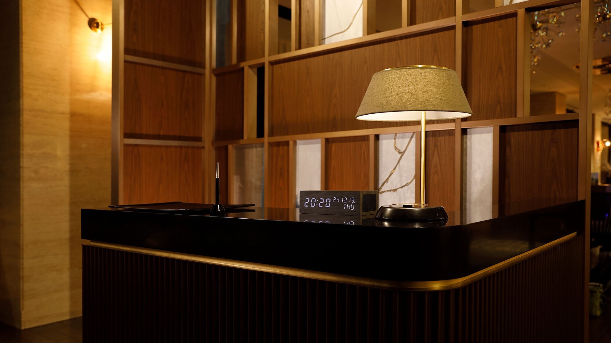 【専用レセプションデスク】＜ロビー階＞エグゼクティブスイート翠嶺のご宿泊者様専用のレセプションデスク