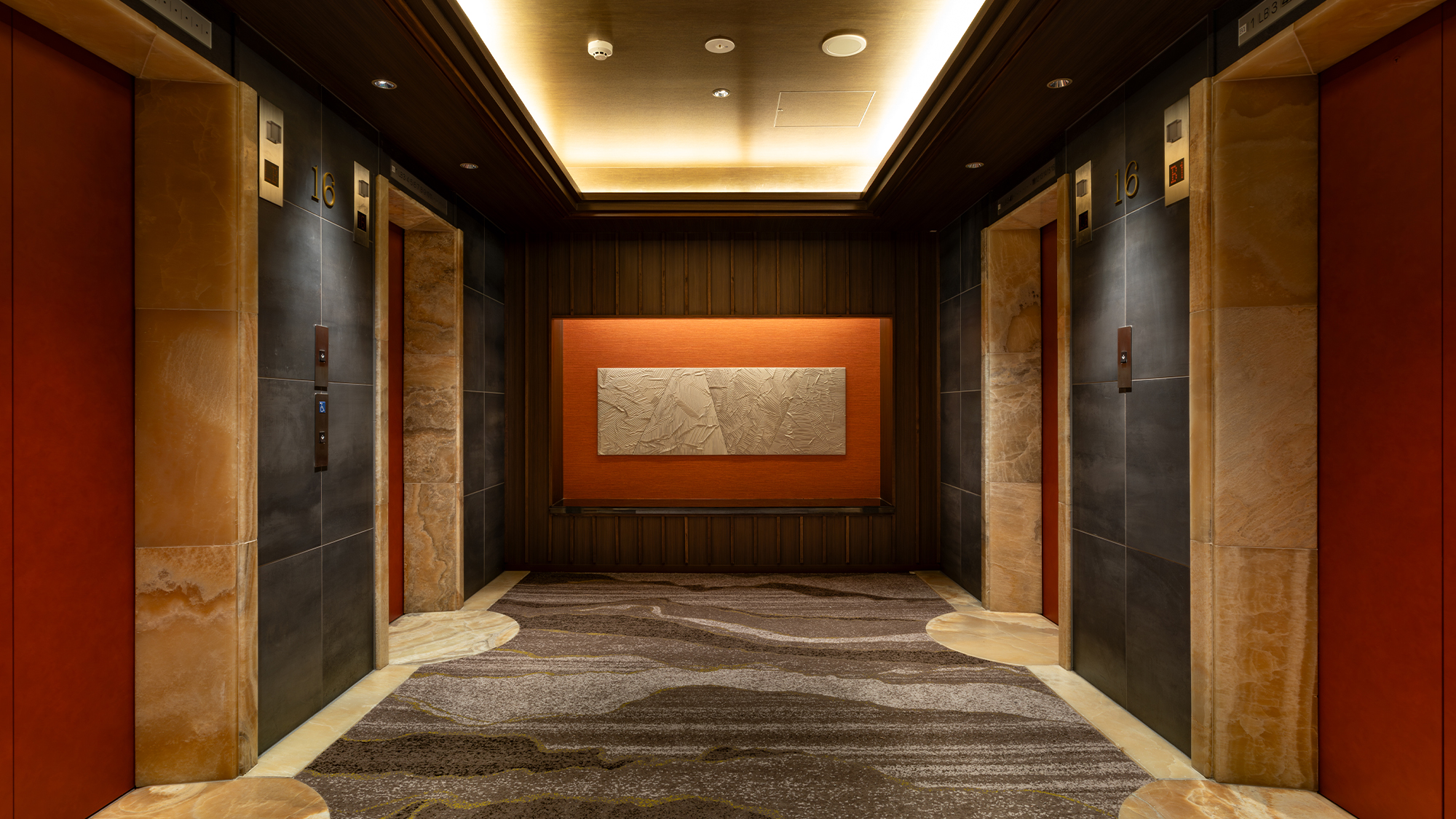 16Fエレベーターホール