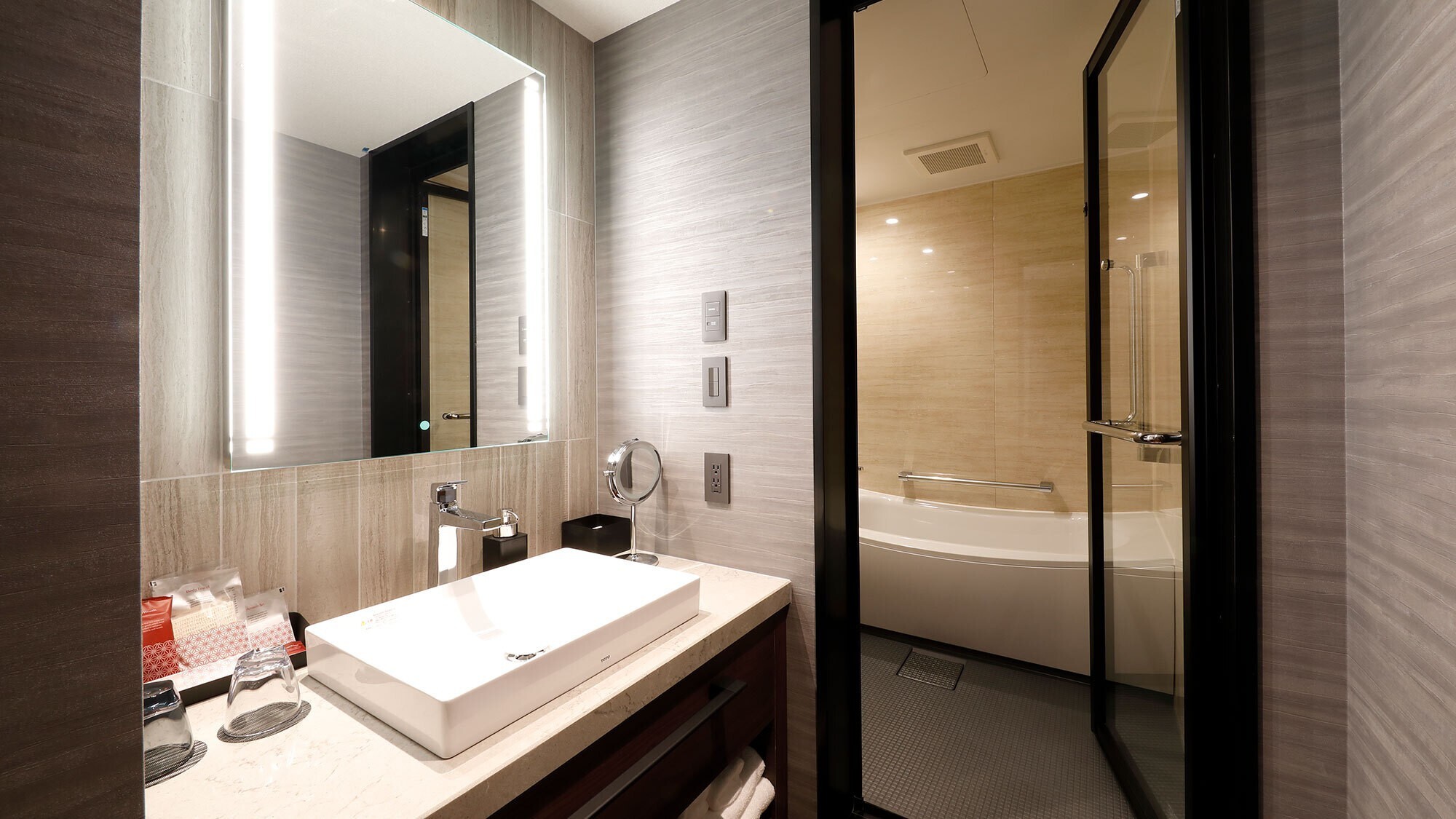 ジュニアスイート（40平米）紅葉が彩る、自然に溶け込む時間を。