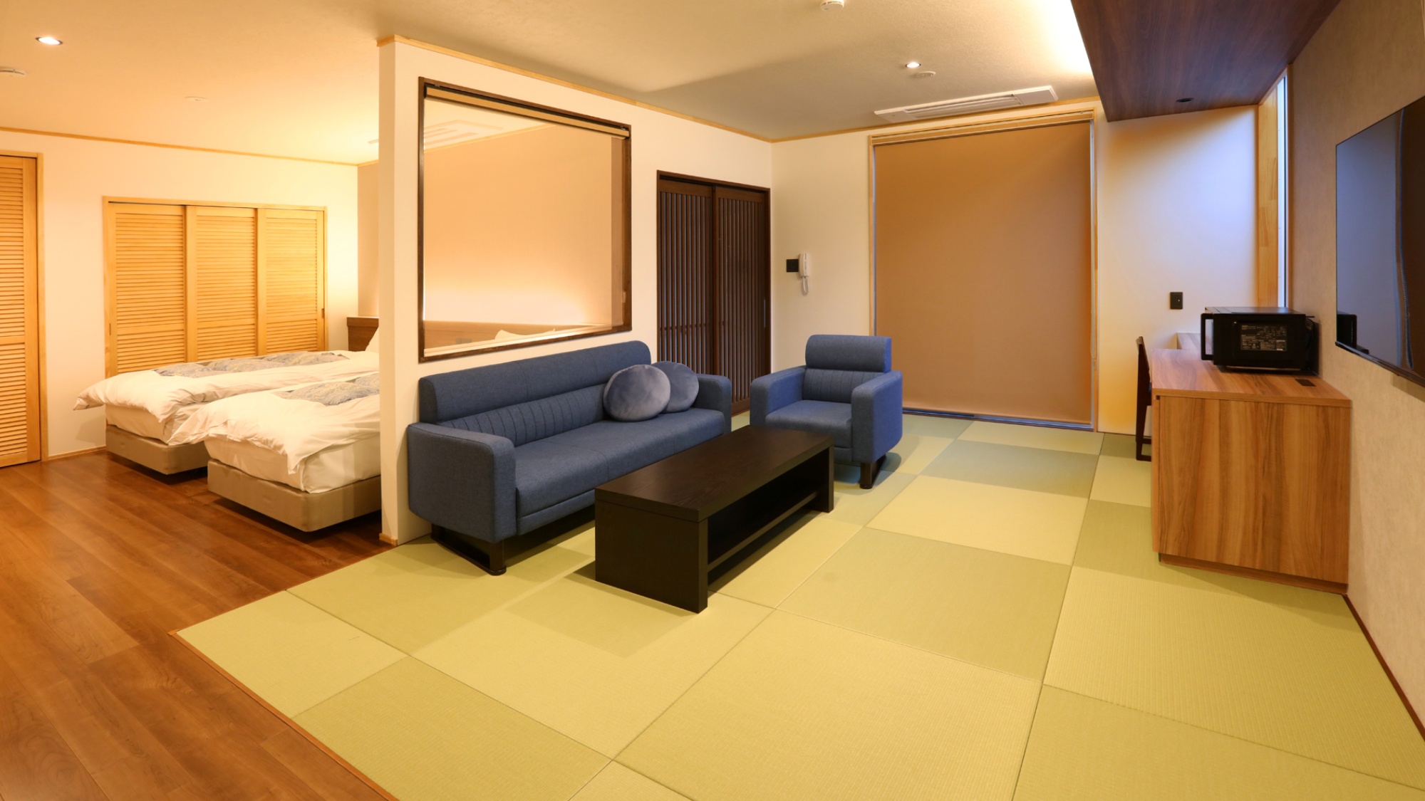 【胡蝶】和モダンの落ち着いたお部屋でゆっくりとお過ごしください。