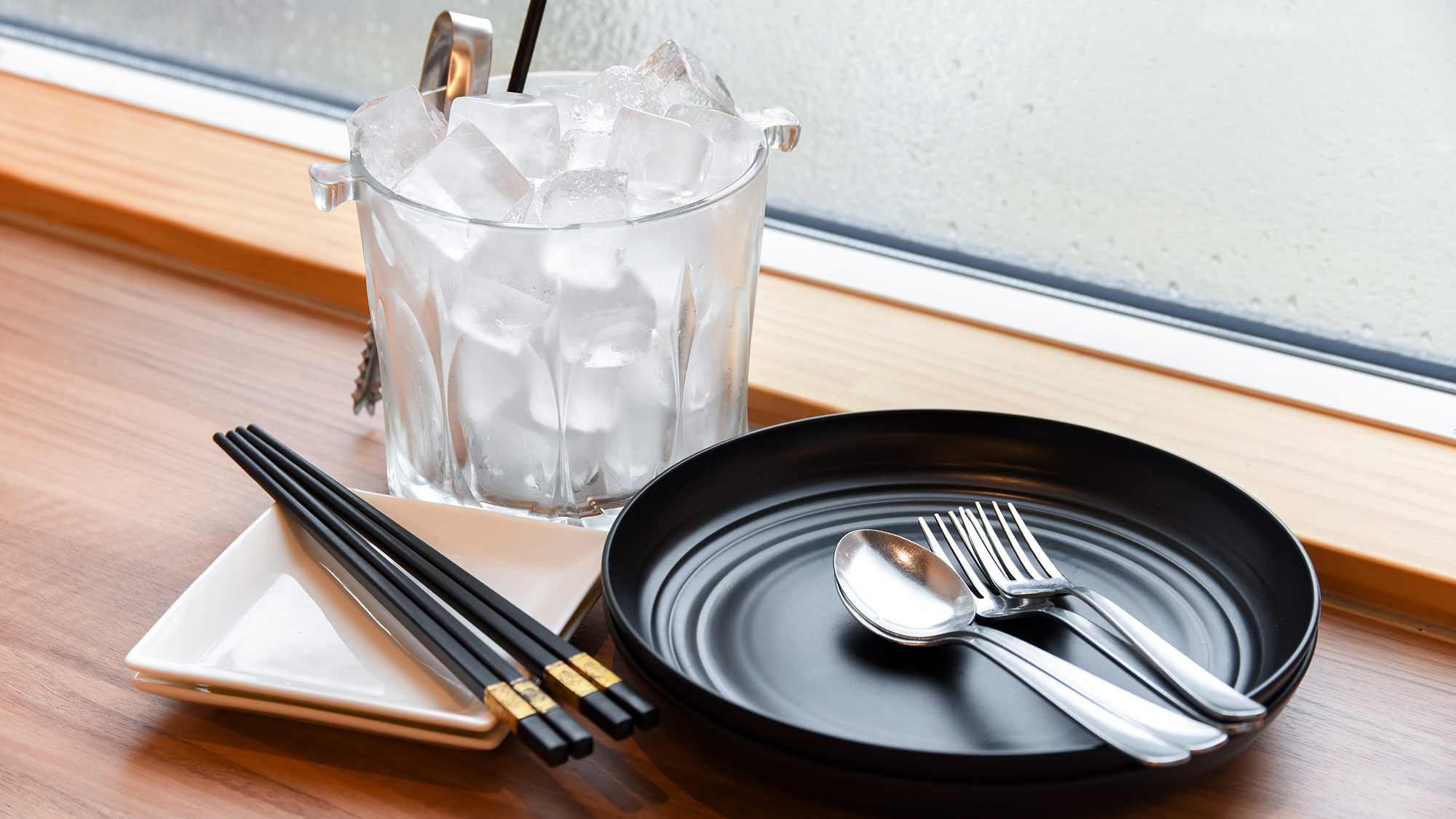 ドリンク用の氷や食器類は無料で貸出しております。