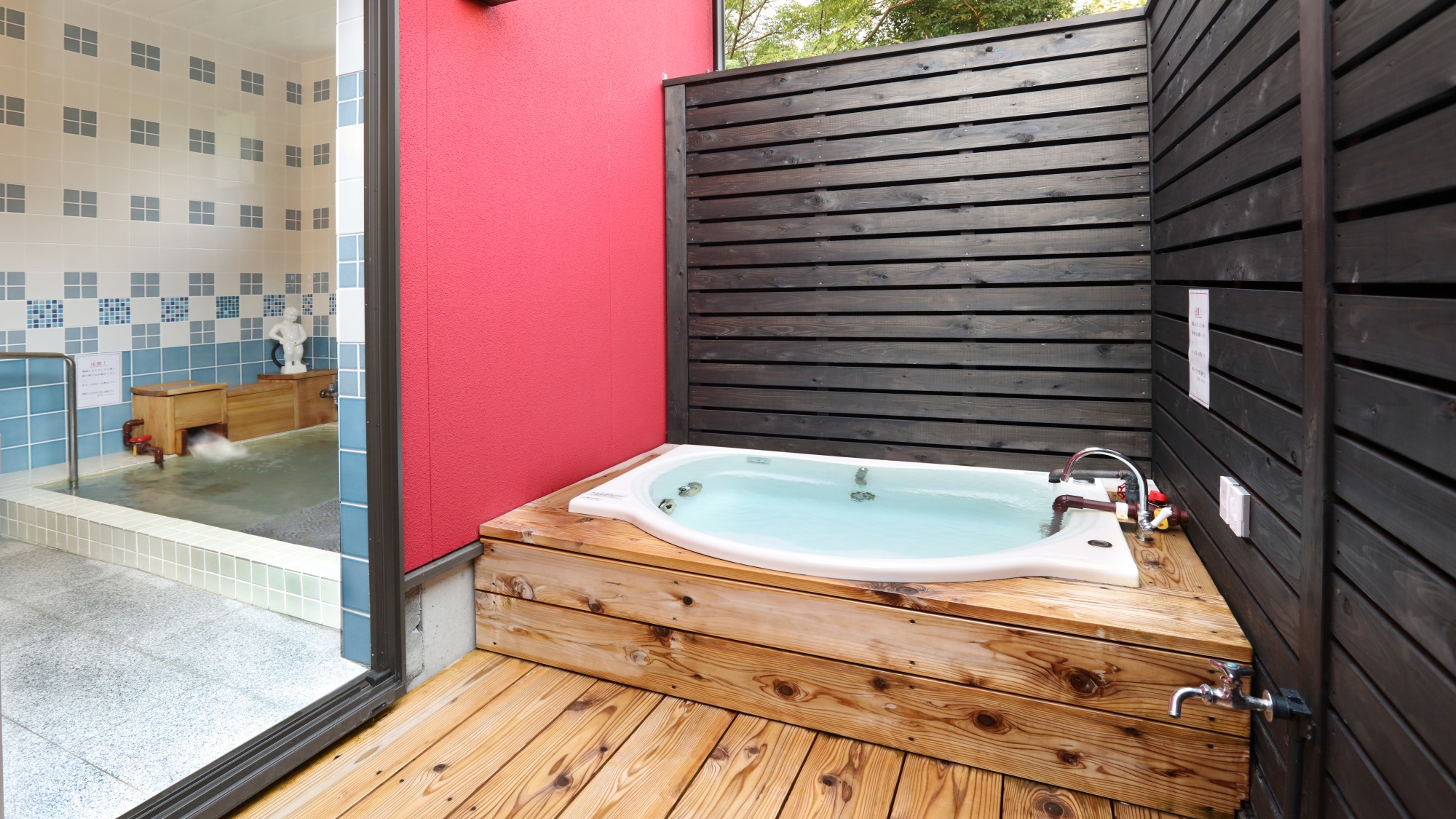 【五色鶴】広い浴槽で足を伸ばしながら、ゆっくりと体を休めていただけます。