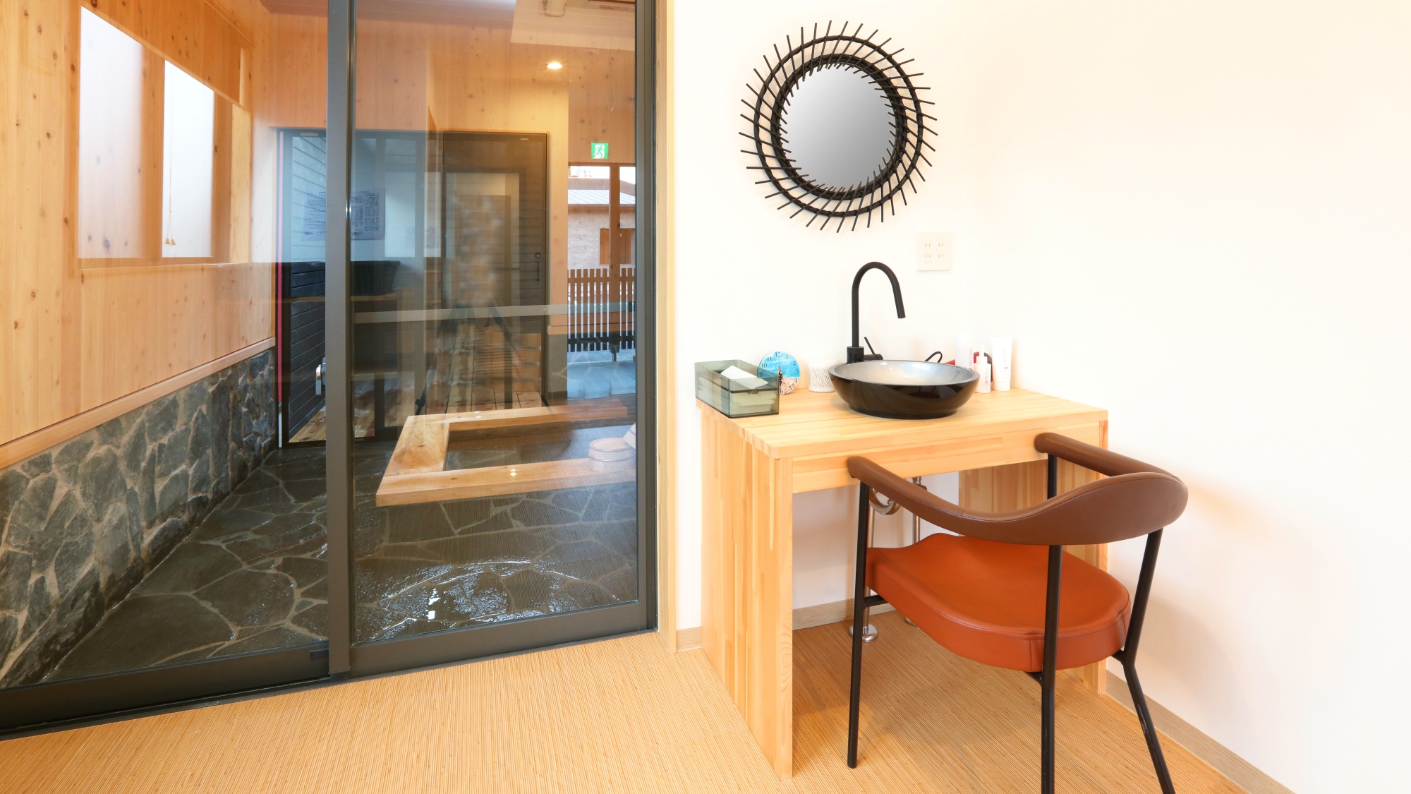 【連鶴】ドレッサースペースも完備！湯上り後もゆっくりとお過ごしいただけます。