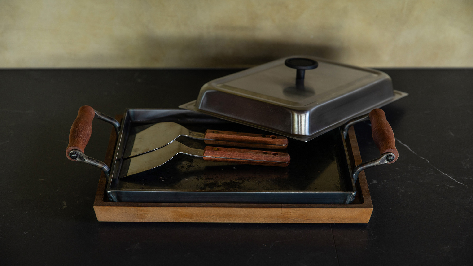 ・【オプション：大人の鉄板】屋内でご使用いただける鉄板のセットです（有料）