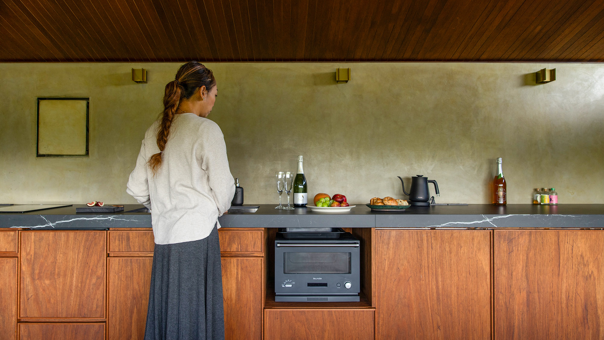 ・【キッチンイメージ】大切な人と一緒に調理する時間は貸別荘のかけがえのない思い出になります