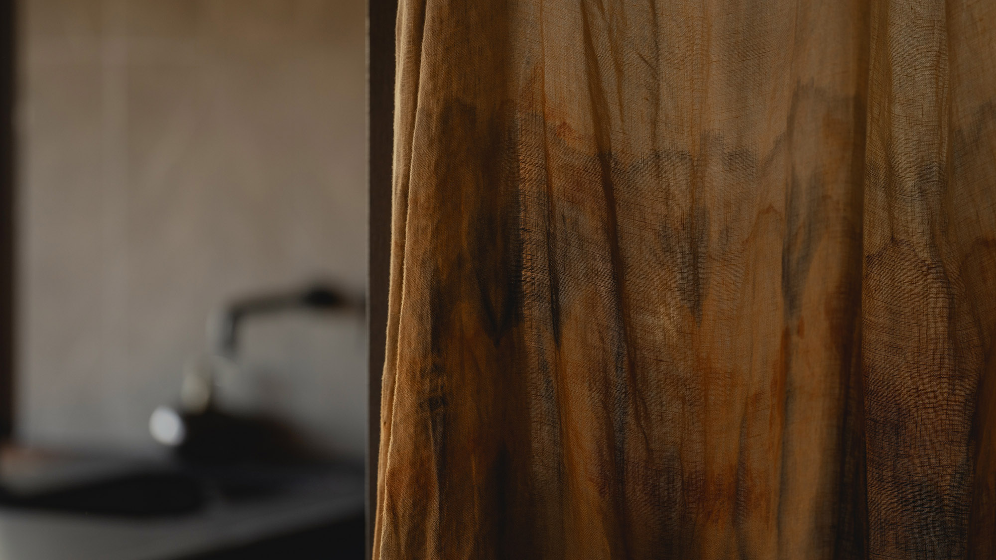 ・【ベッドルーム】味わいのある風合いのベッドルームカーテン