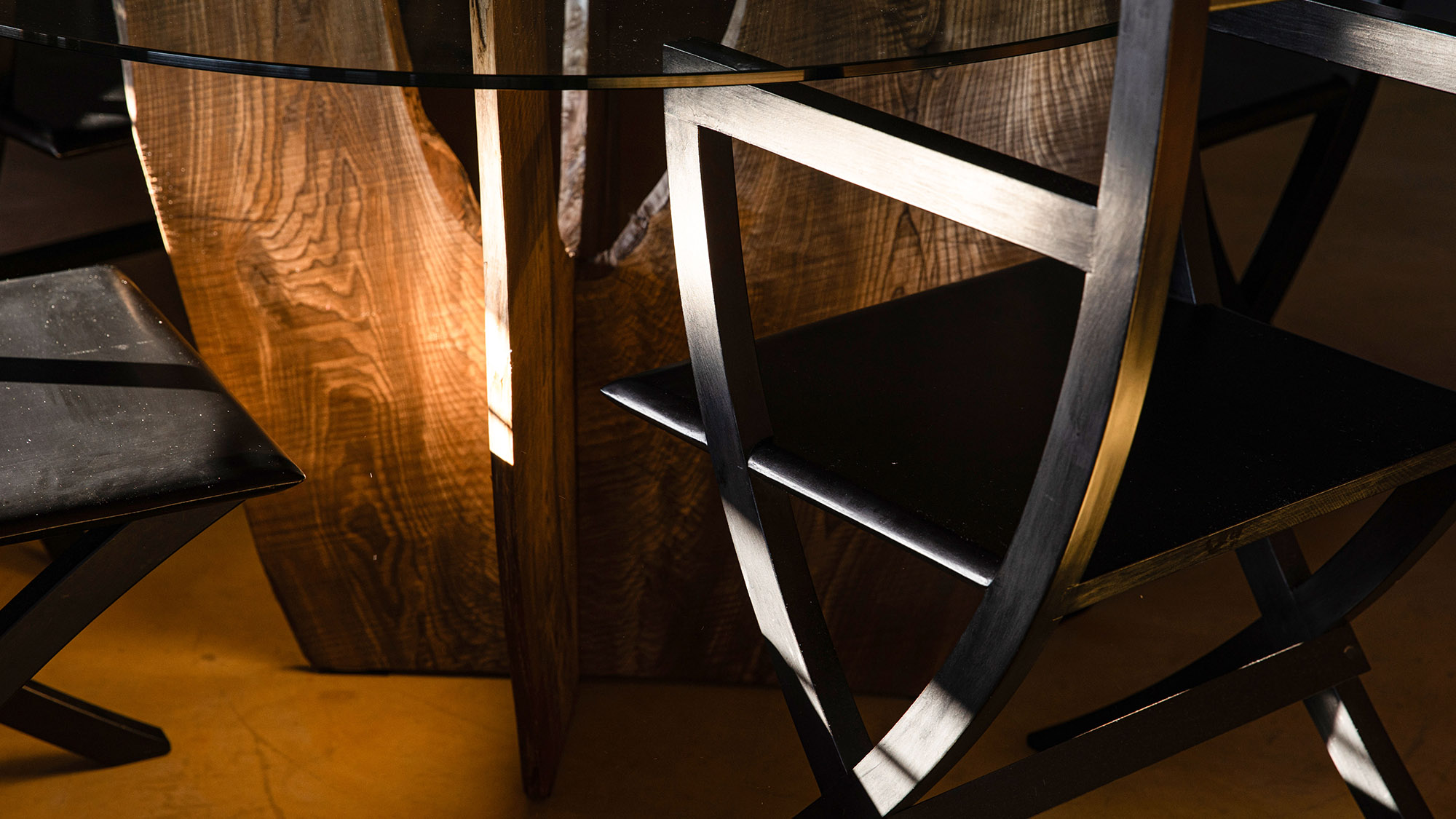 ・【ダイニングテーブル】オリジナルのダイニングテーブルとチェア