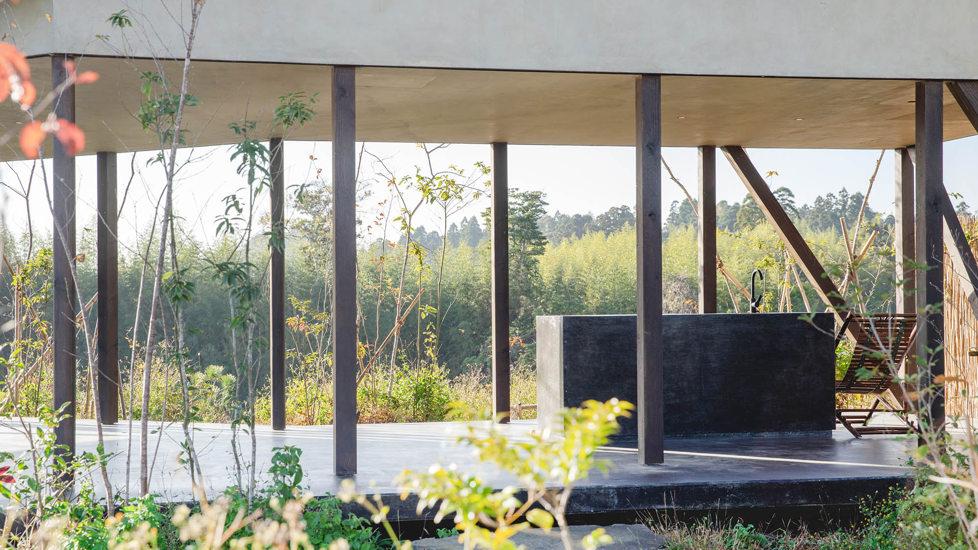 ・【テラス】地上階のアウトドアキッチンでBBQを楽しめます（※有料）