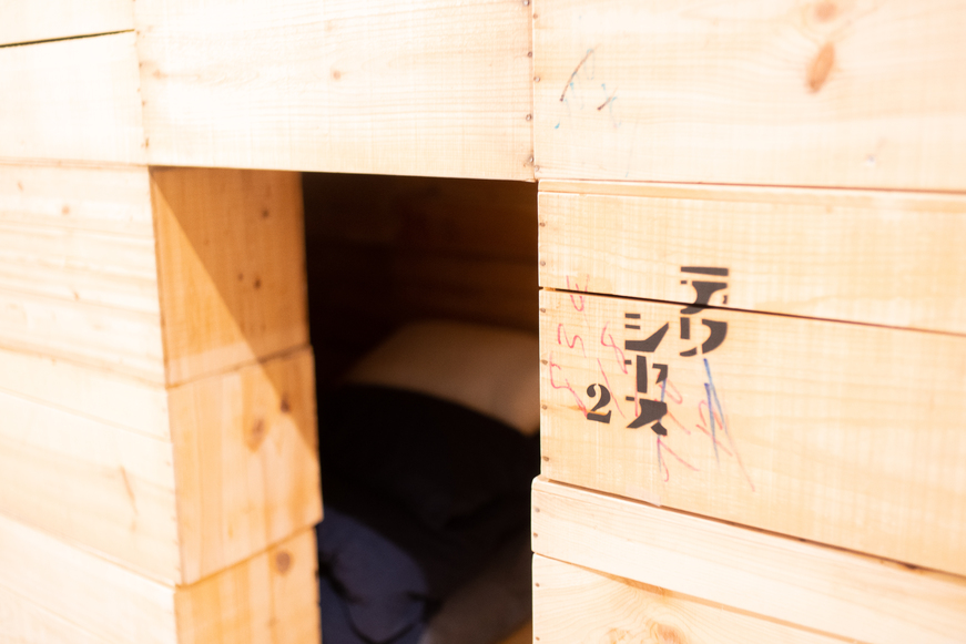 共用りんご箱ベッドドミトリー