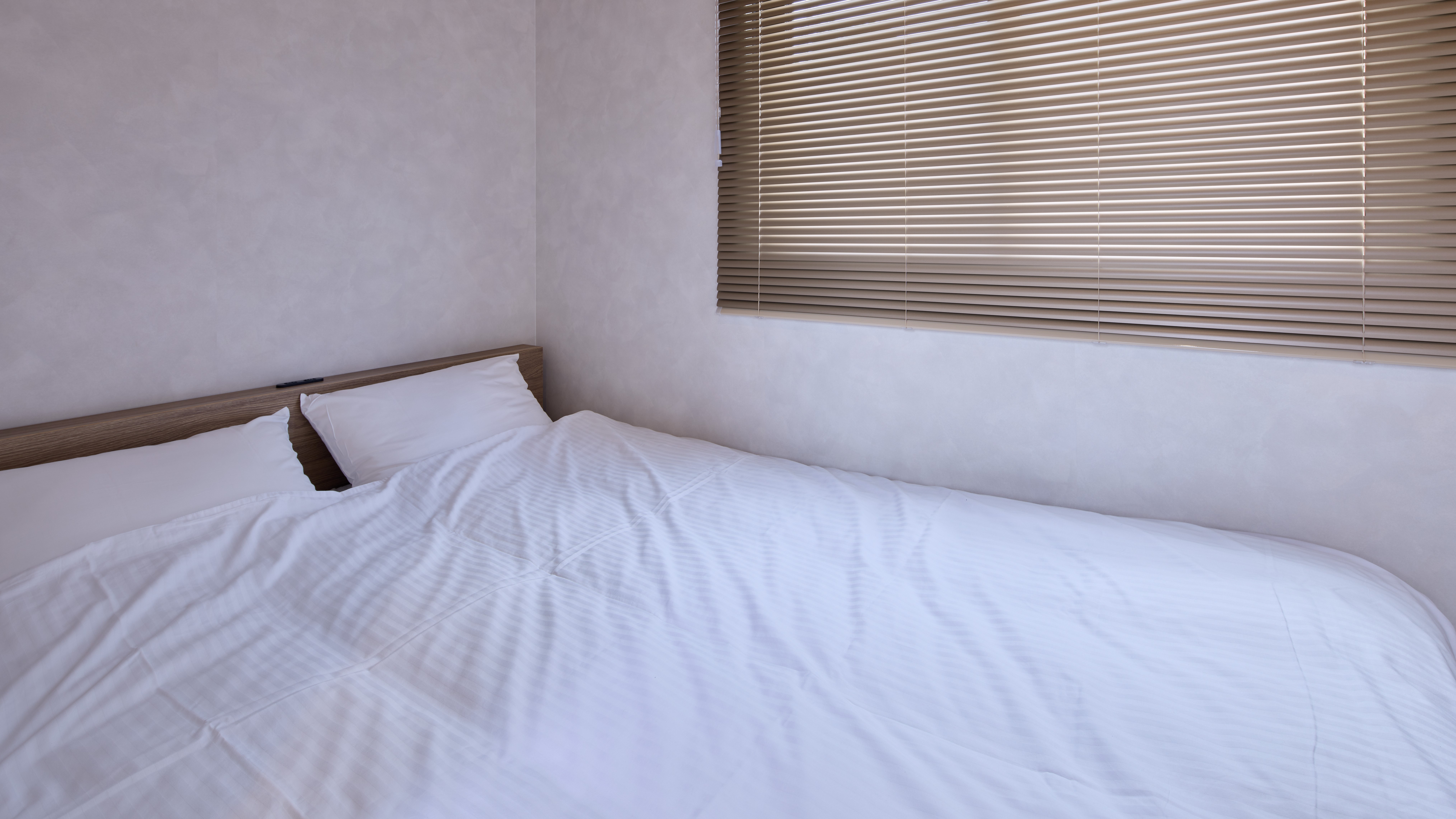 ダブルルームベッドスペース：ダブルサイズ（140ｃｍ幅）のベッドをご用意