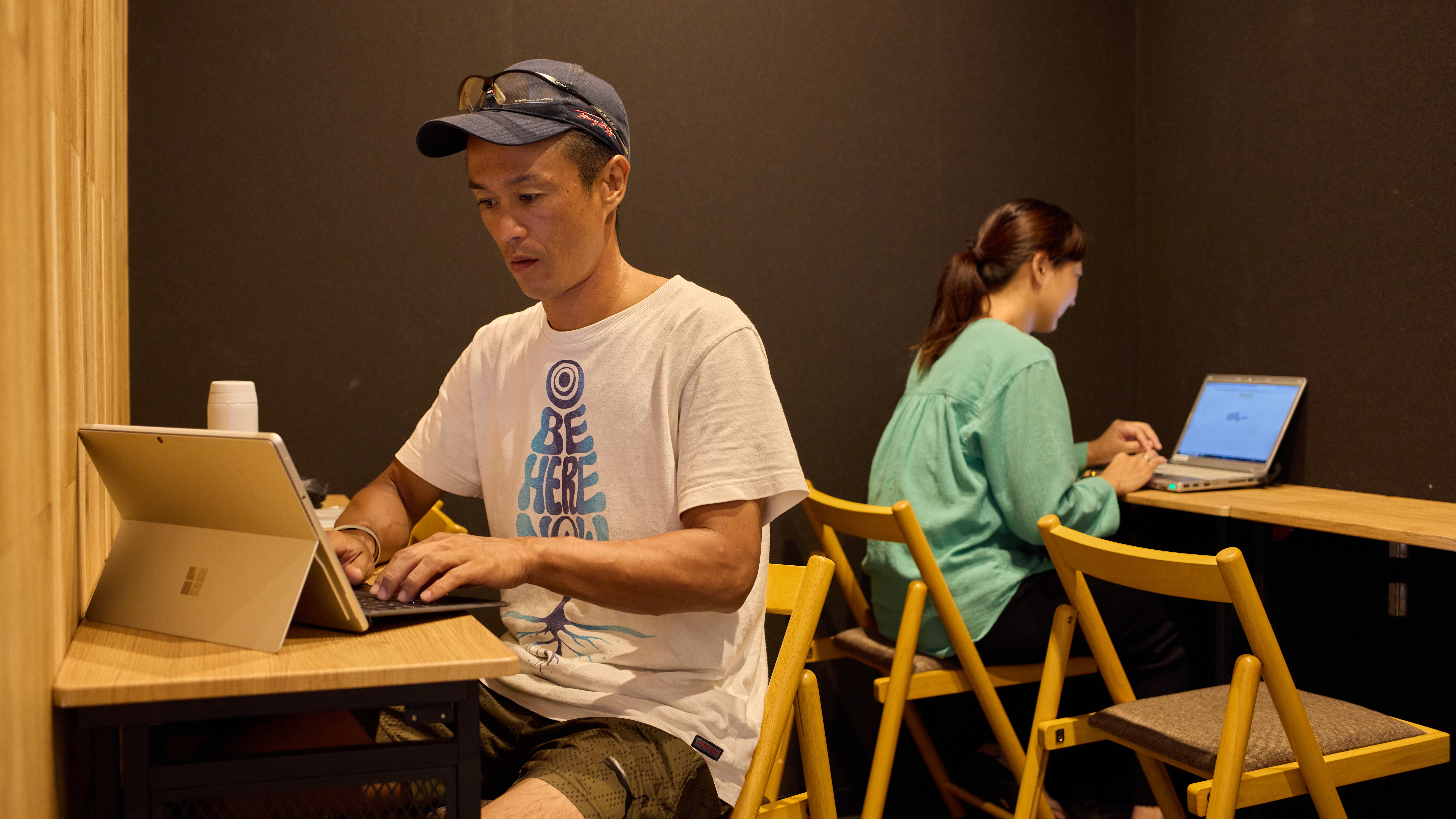 【フロントスペース】フロント棟内のワークスペース（６席・wi-fi完備）