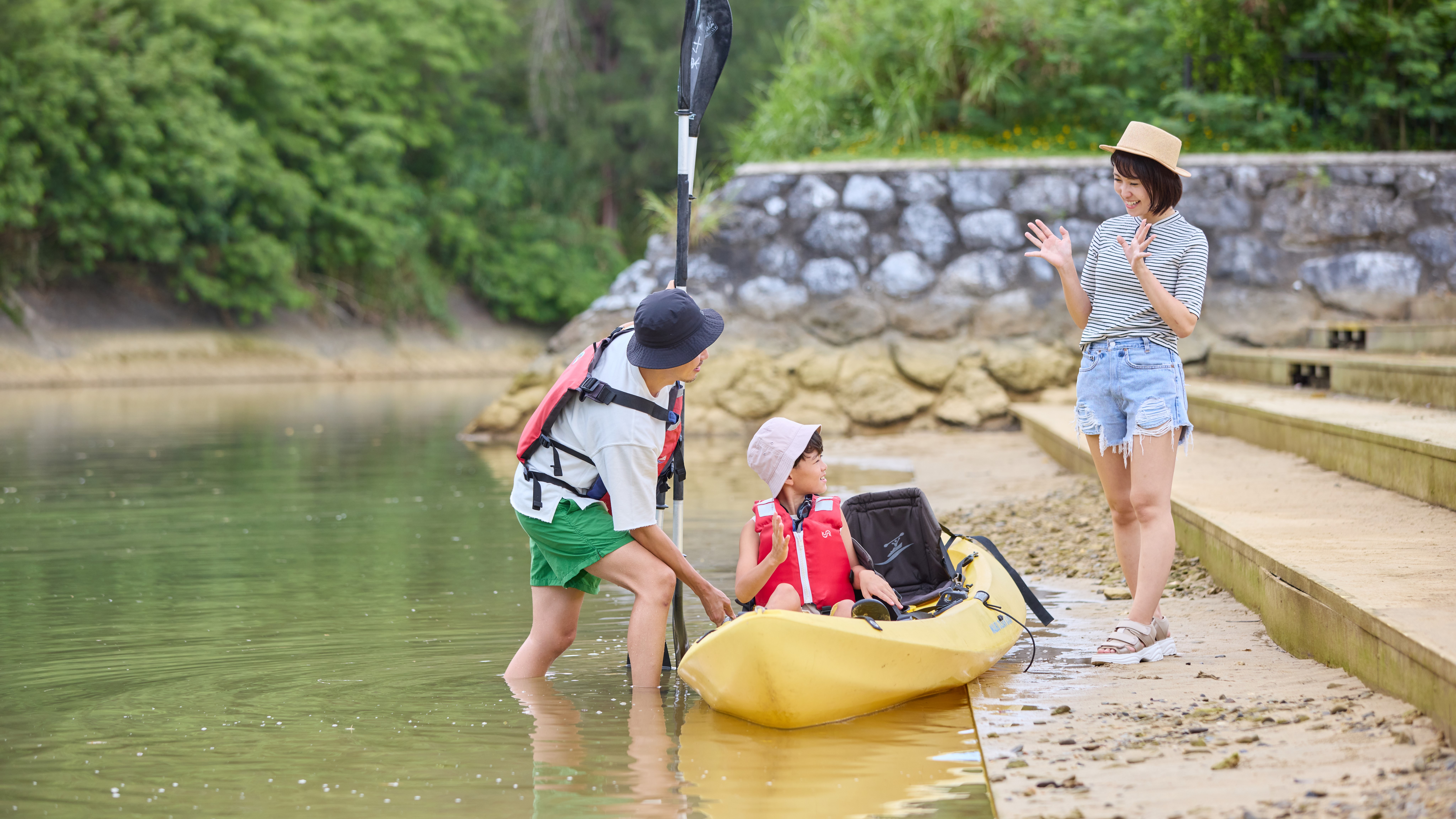隣接する公園（徒歩1分）のカヤック体験の乗り場