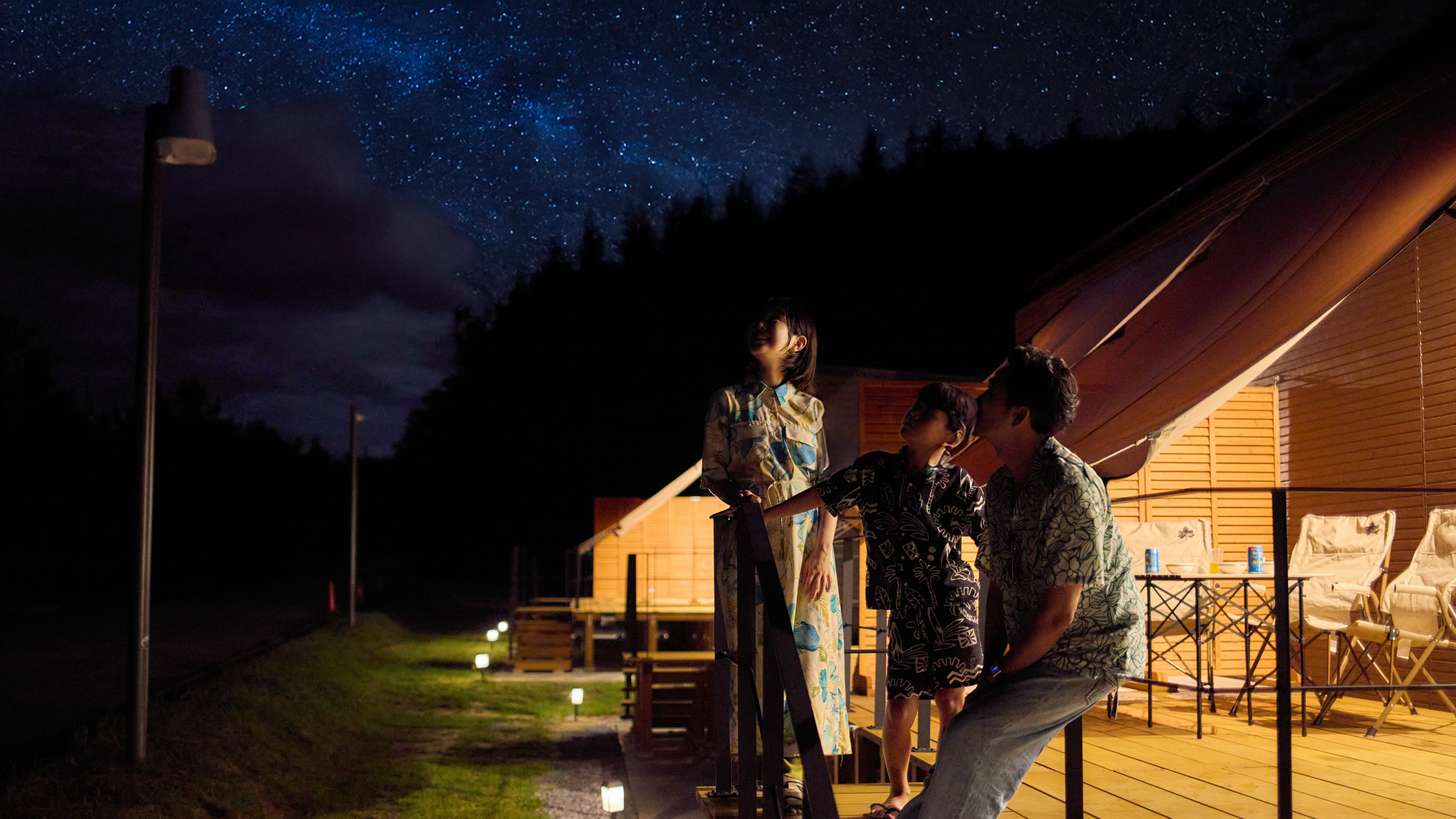 ツインルームの広いアウトドアリビングから見る夜景！やんばるの星空を満喫！