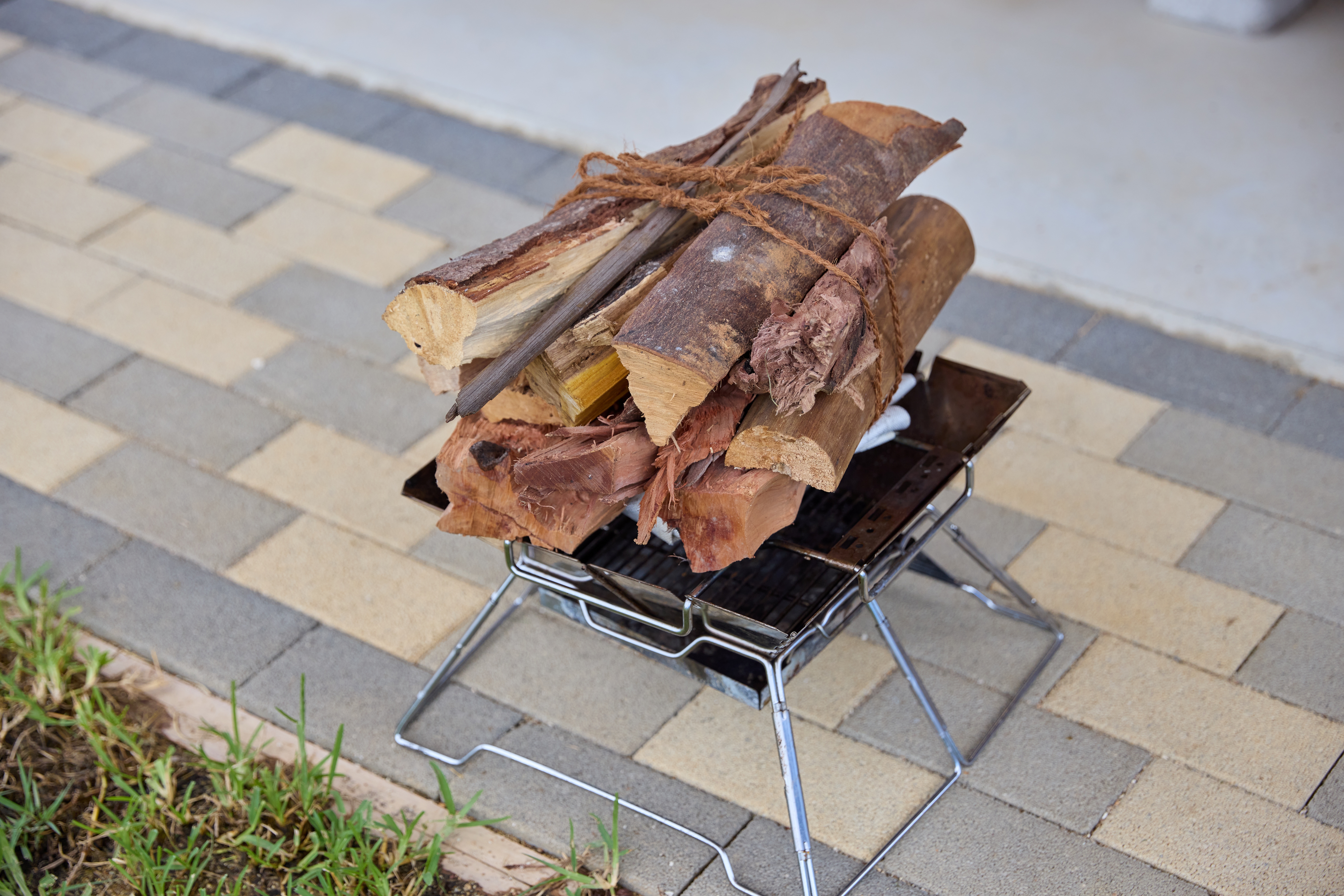 焚火貸出（HPから要予約）準備のイメージ（準備・片付けはホテルが対応）