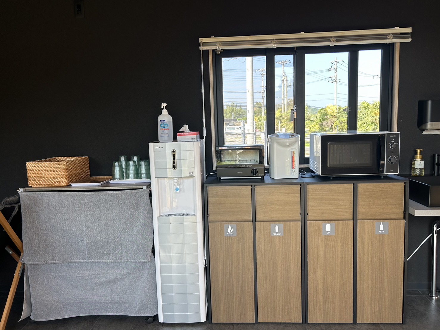 【備品サービス】レンジ・トースター・ポットと東村のおいしい軟水・コーヒーサービス