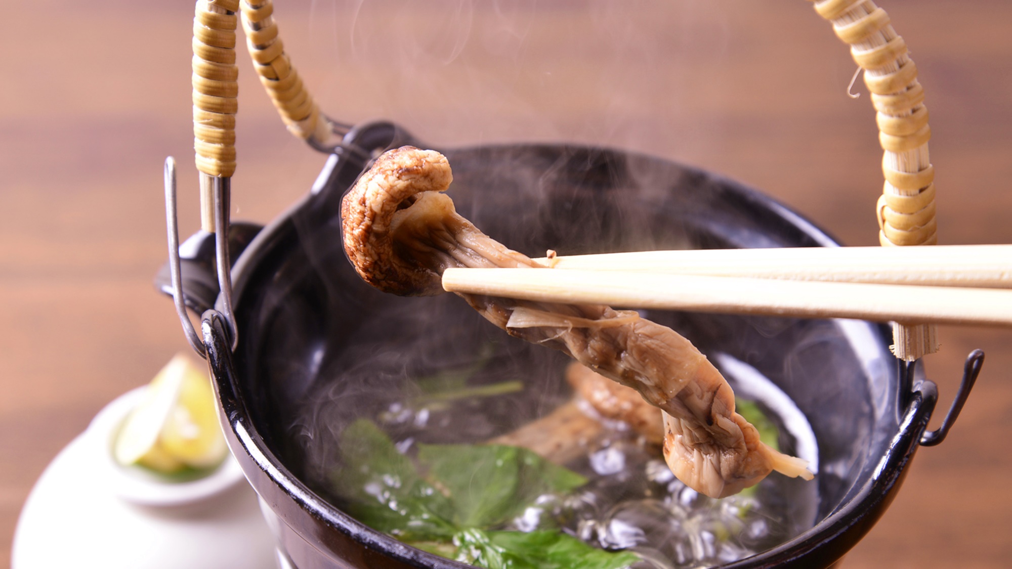 *お夕食一例（岩手産松茸土瓶蒸）