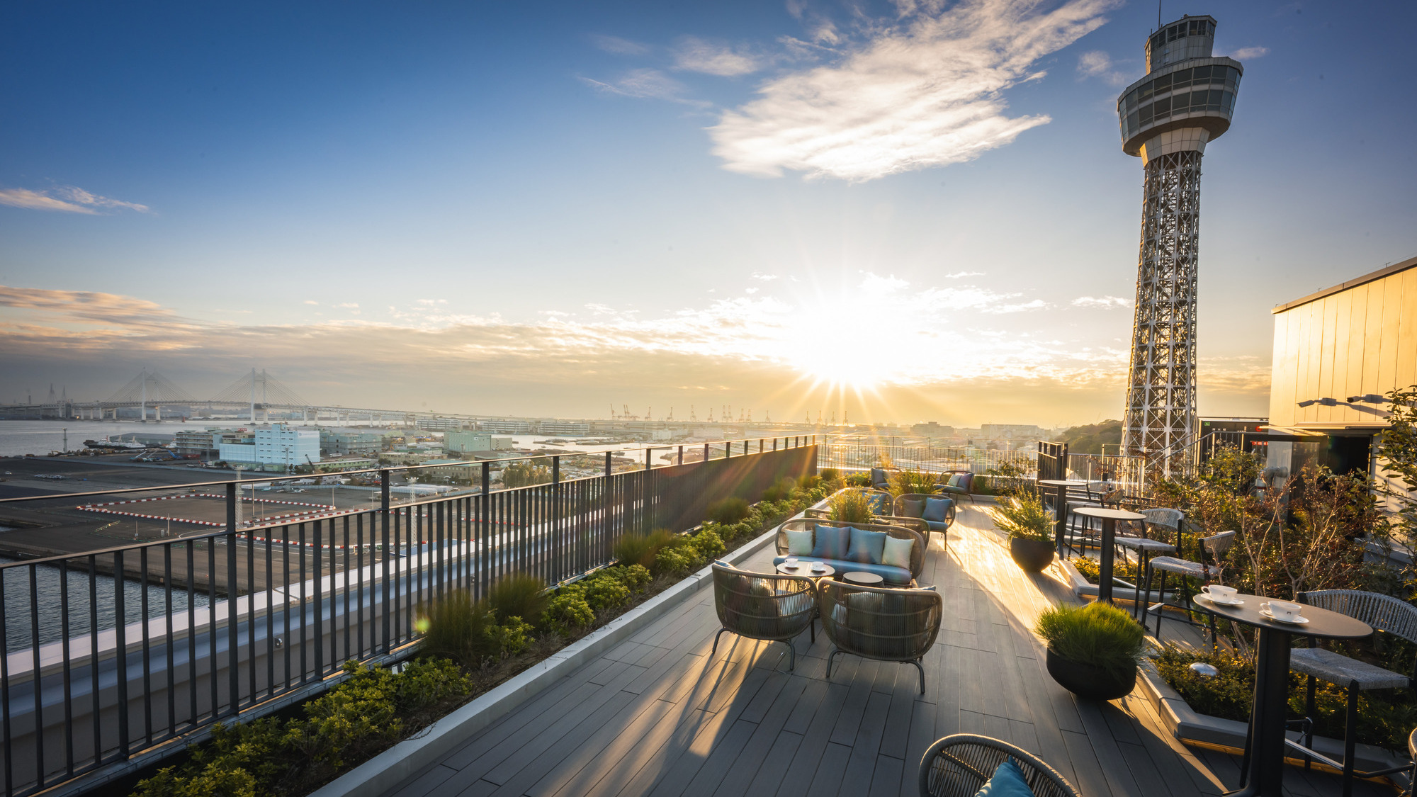 ルーフトップテラス（早朝）