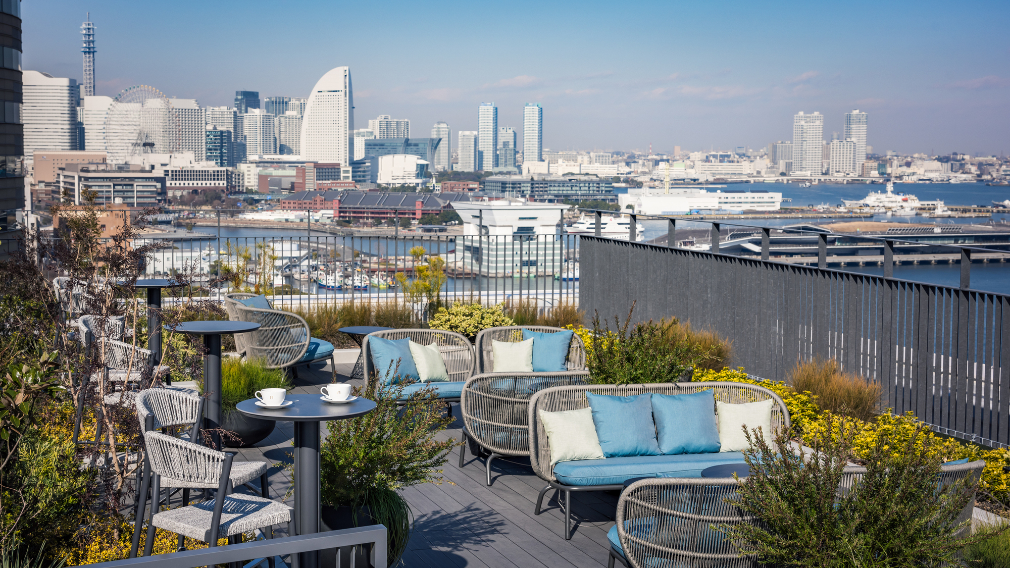 ルーフトップテラス（昼）