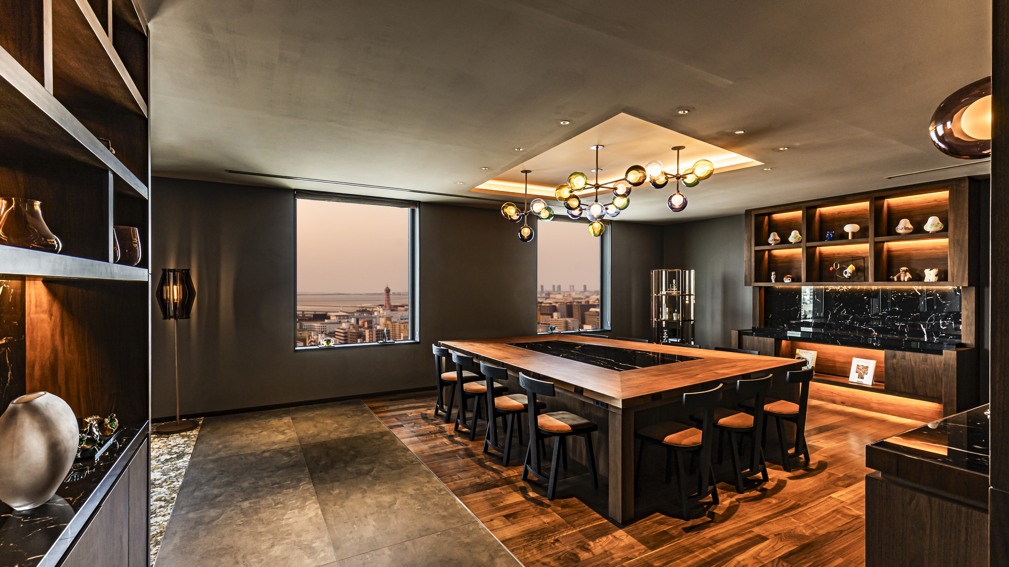 宿泊者ラウンジ（夜）