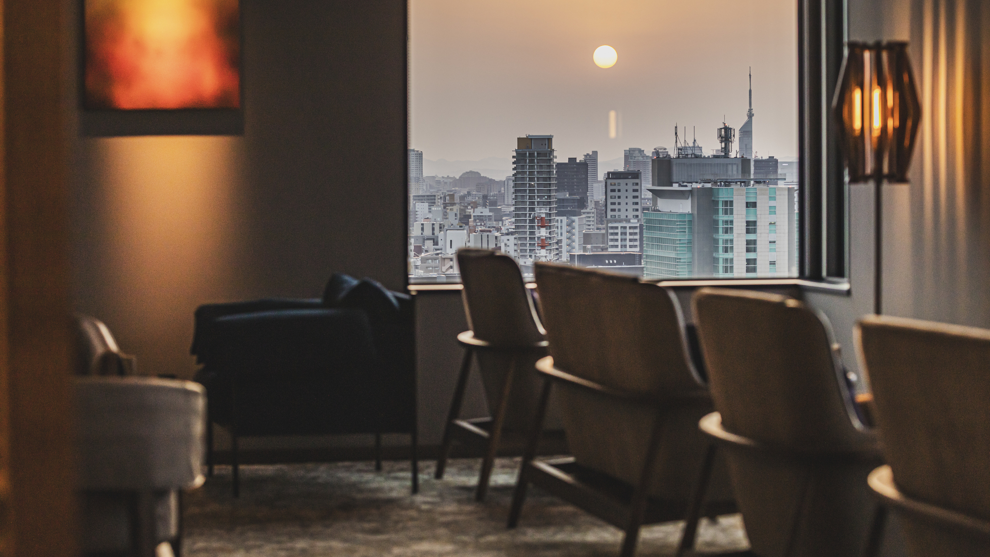 宿泊者ラウンジ（夜）