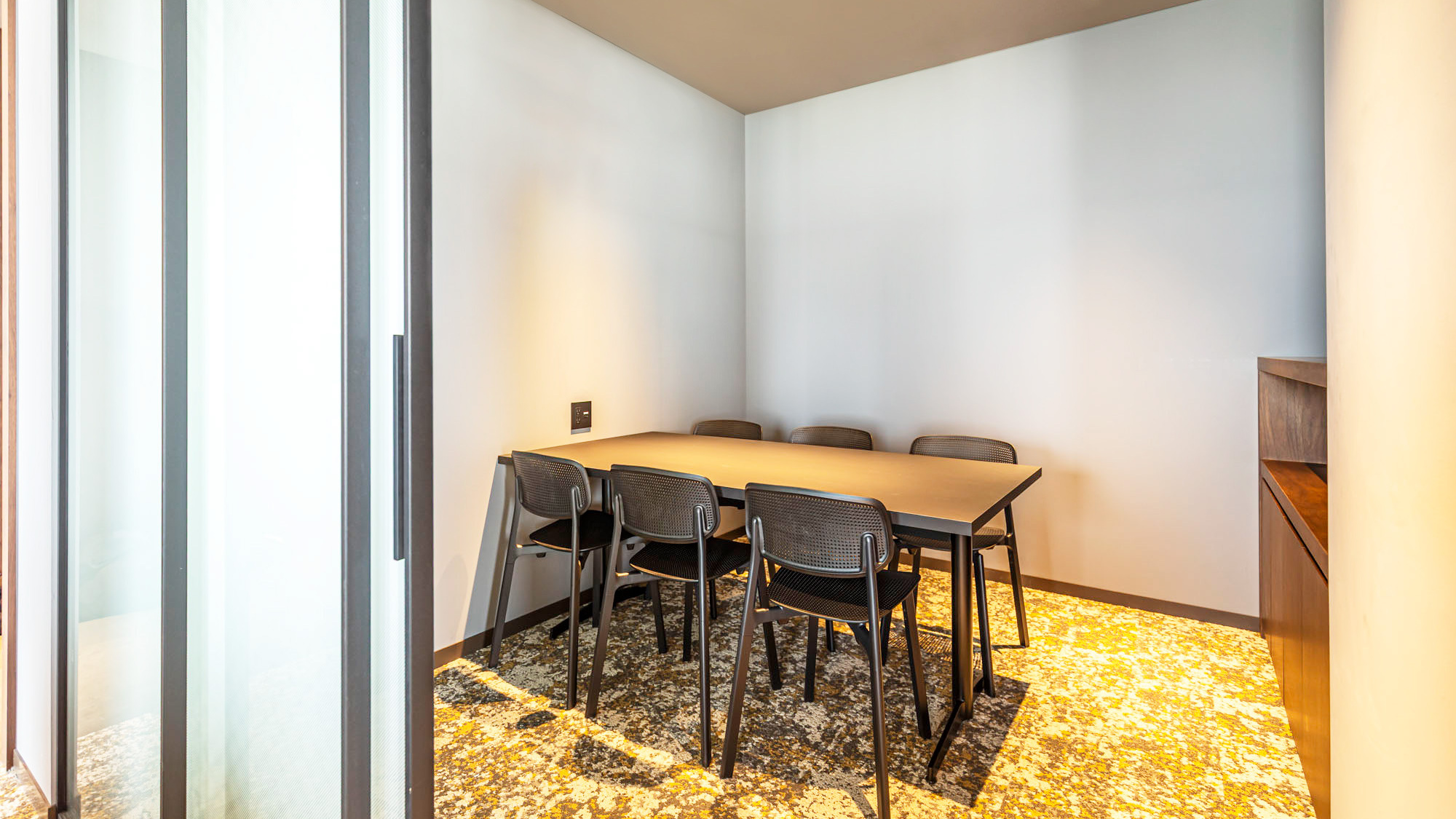 宿泊者ラウンジ　個室　