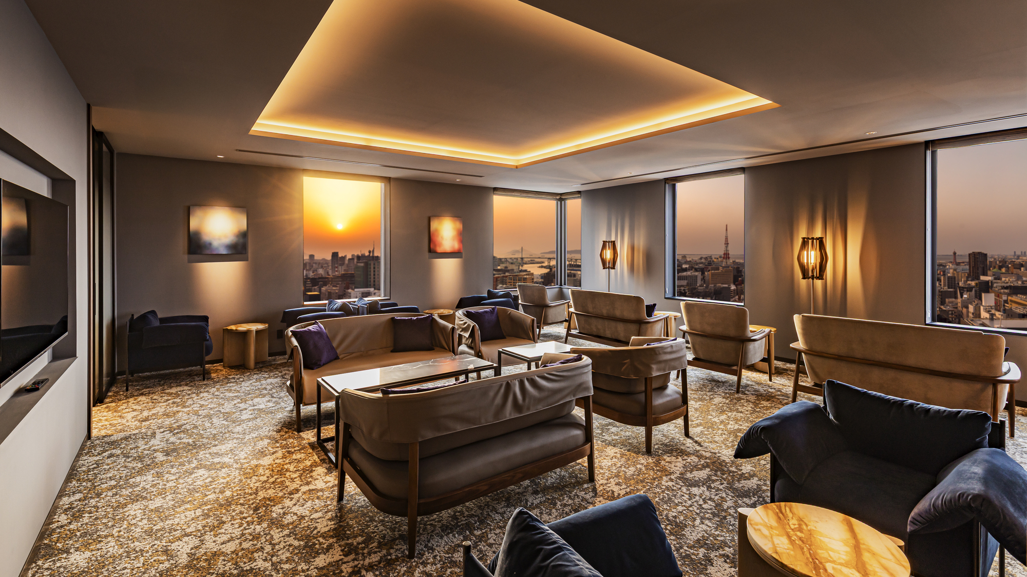 宿泊者ラウンジ（夜）