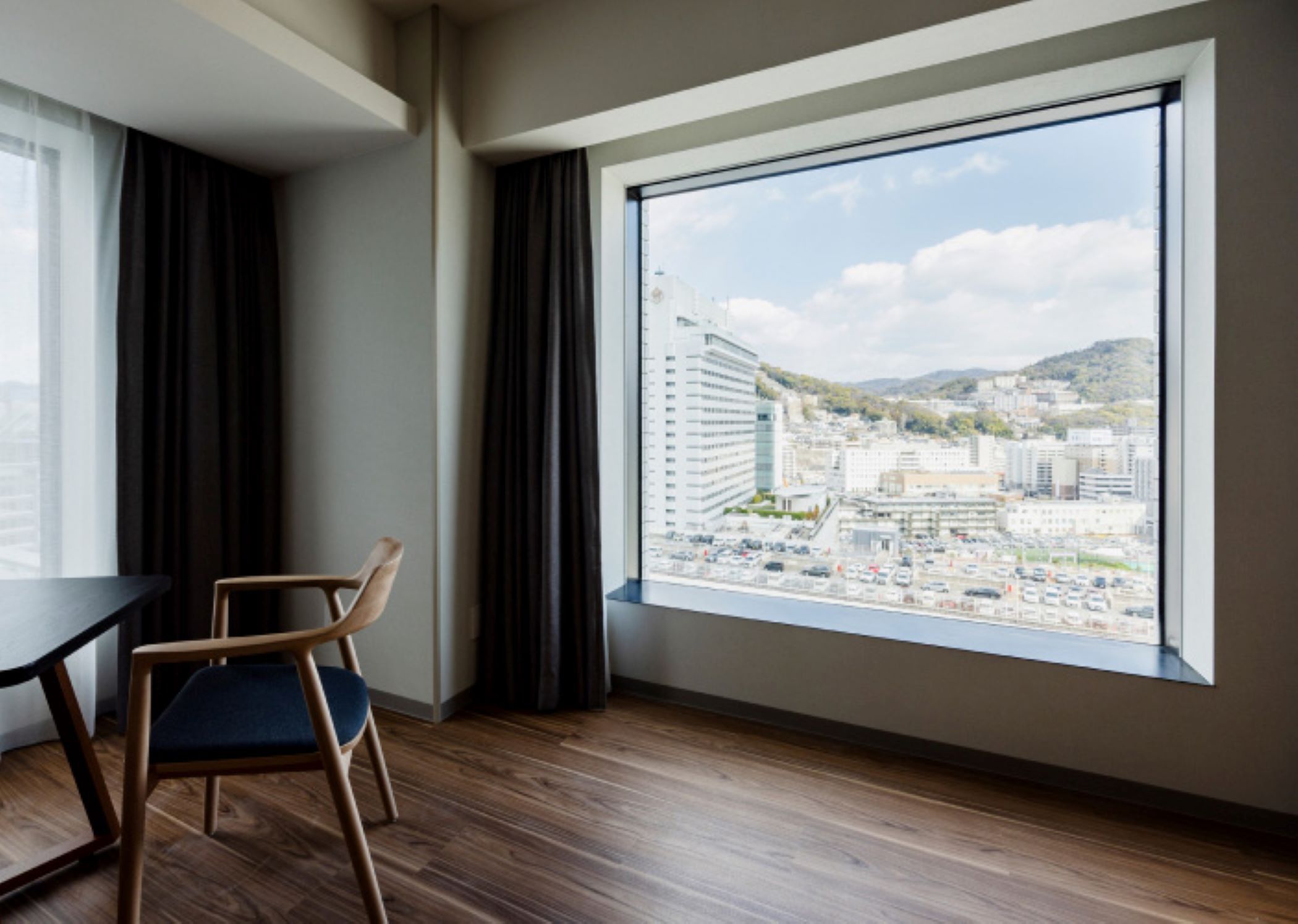 光あふれる大きな窓