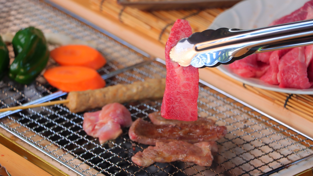 地元産のお肉を楽しむお寺でバーベキュー