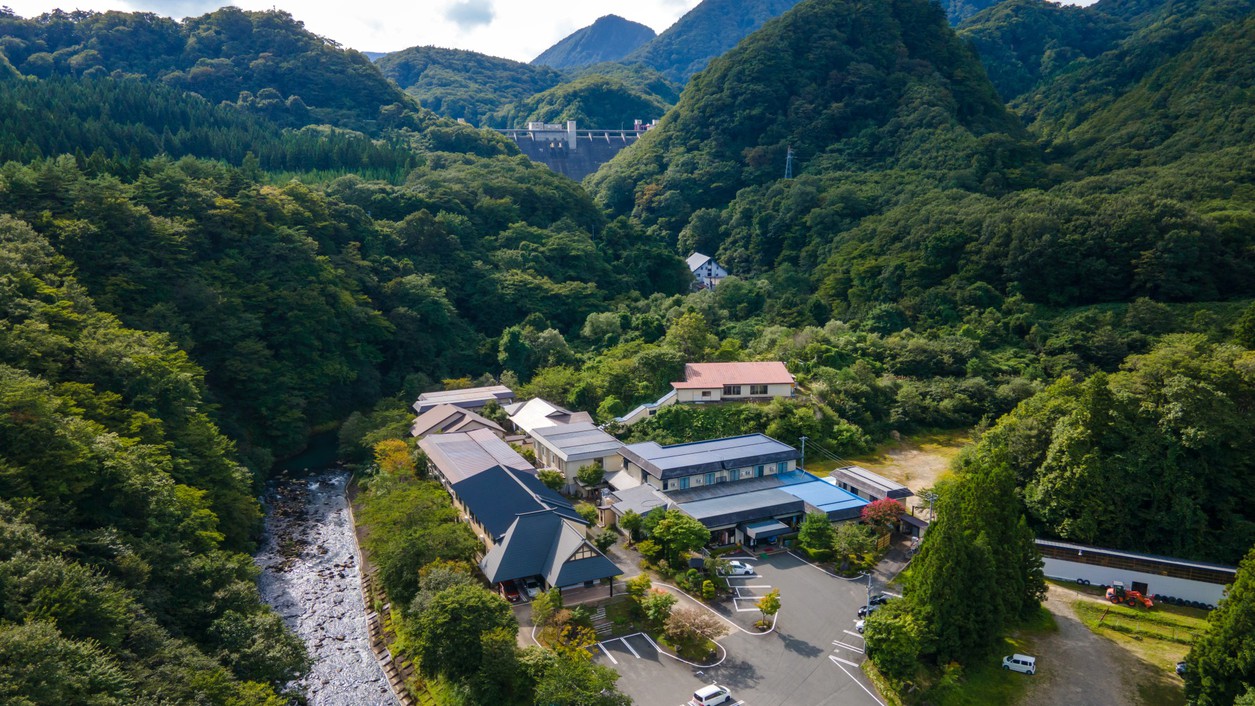 ◆期間限定・素泊まり◆　２３時迄チェックインＯＫ・本館山吹の花【食事なし】 