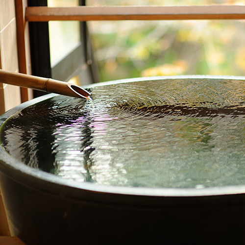 半露天風呂付客室【萌黄】陶器風呂
