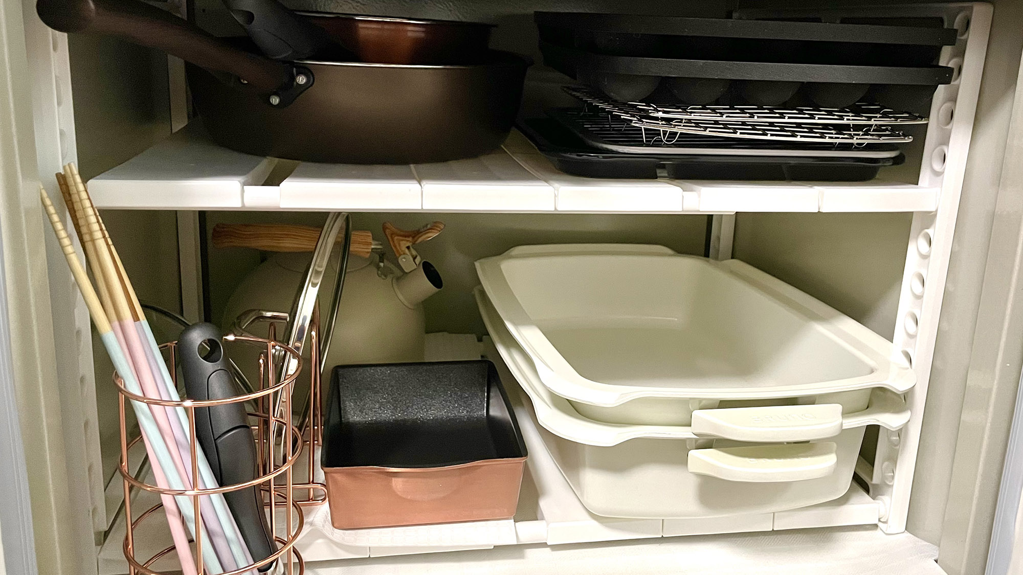 ・【テーブルウェア】大人数での滞在も安心！フライパン、ヤカンなど調理器具が充実