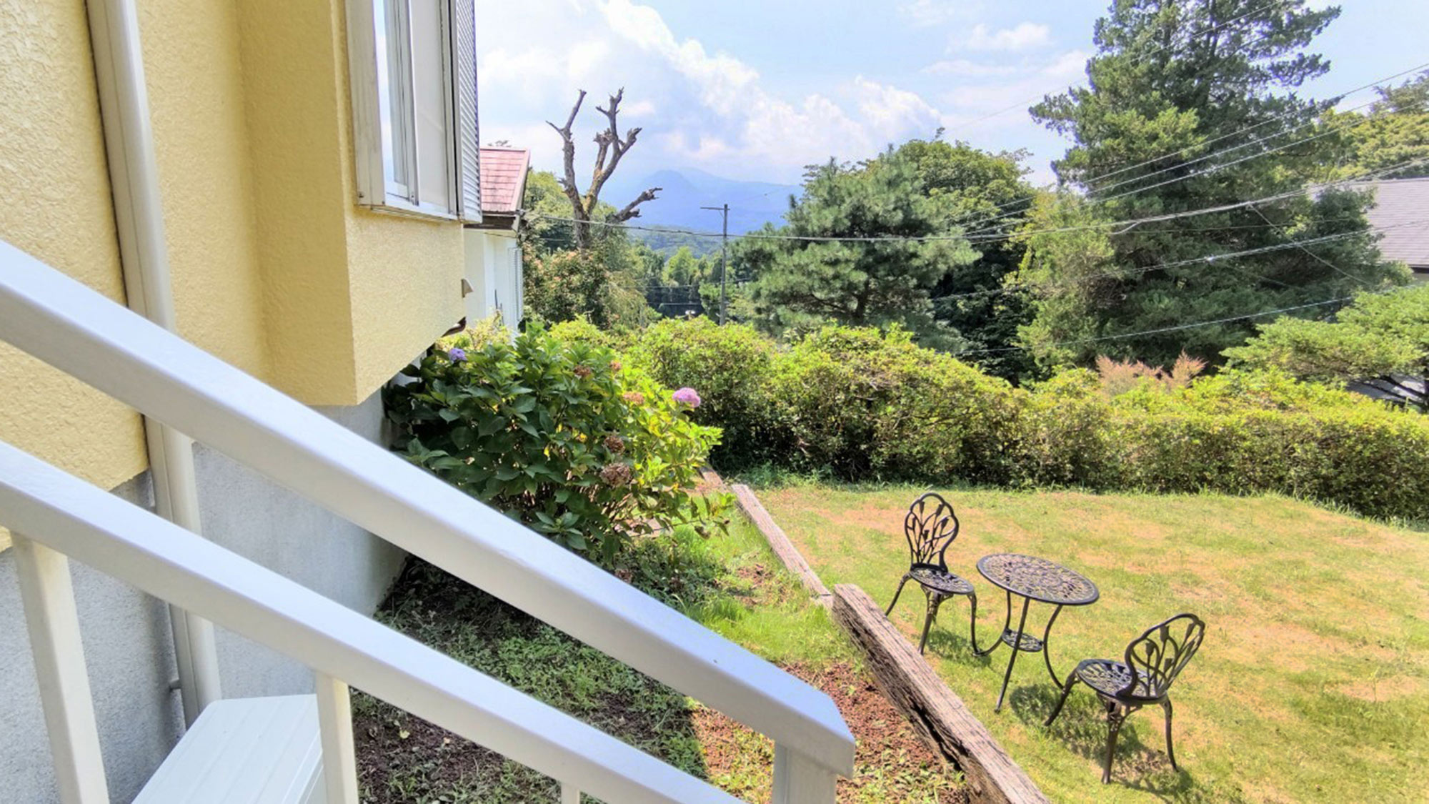 ・【お庭】お庭からの眺望もよく、都会の喧騒から離れのんびりとした時間をお楽しみいただけます