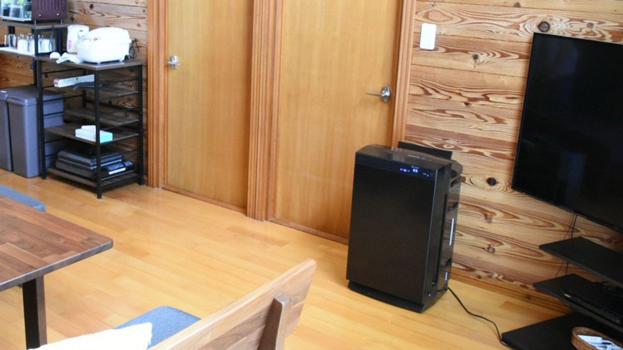 ・【リビング】いつも清潔な空気に整えてくれる空気清浄機を設置しています