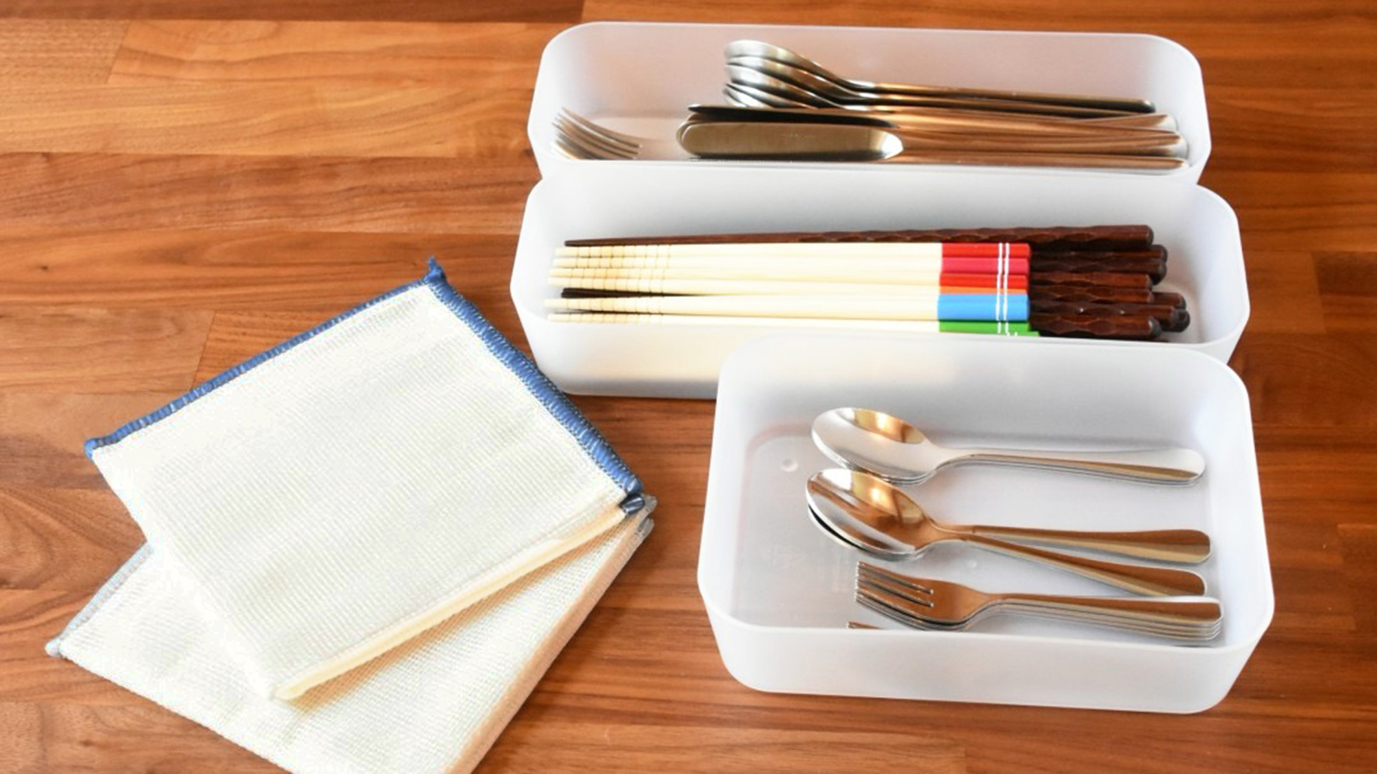 ・【キッチン】カラトリー類も各種ご用意しています