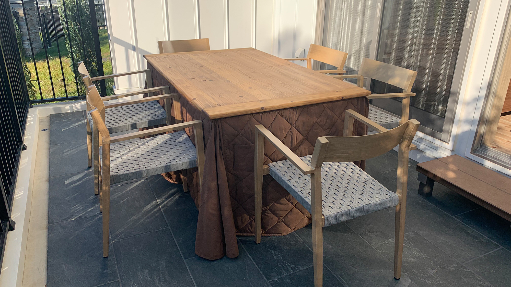 テラスで楽しむこたつ