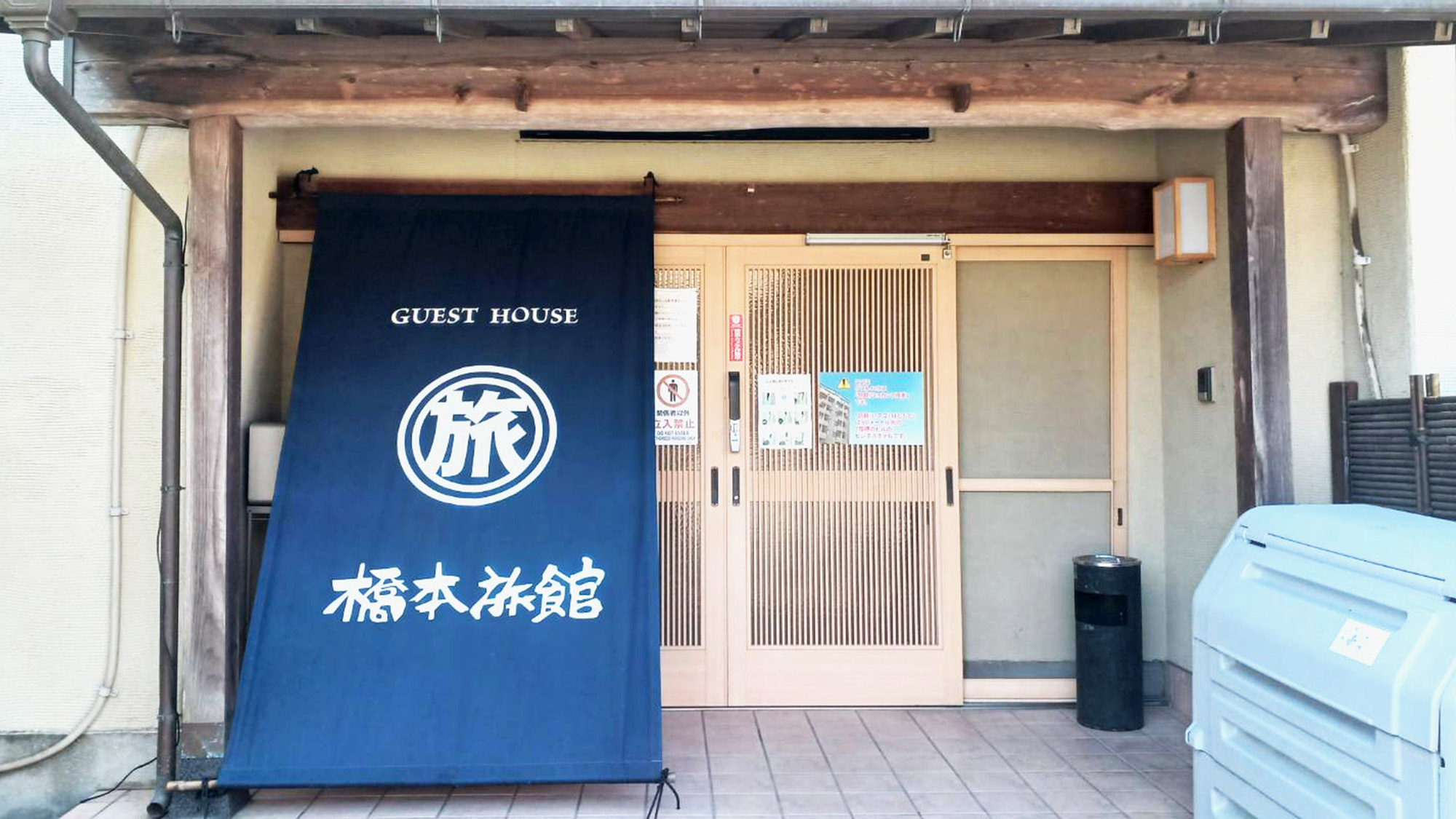 正面玄関入り口