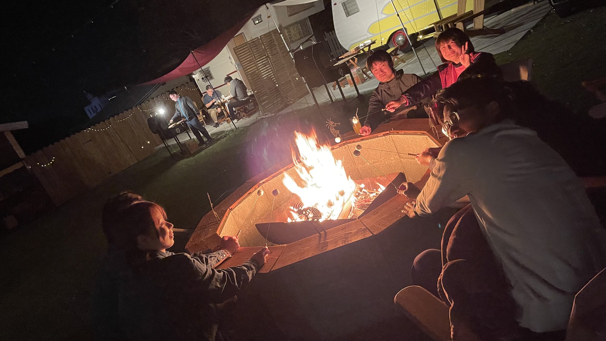 ・【焚火】焚火を眺めて過ごす時間はアウトドアシーンのクライマックス