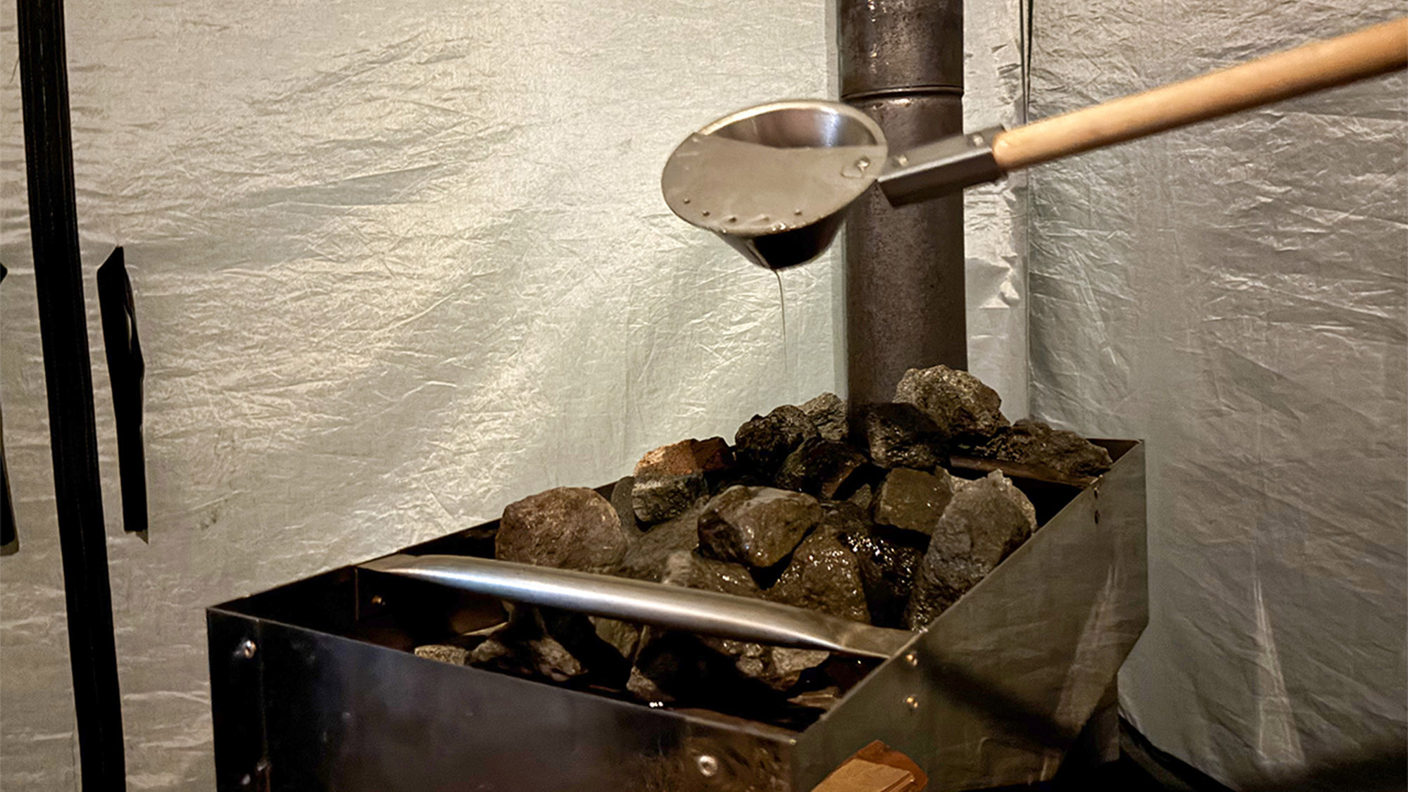 ・【サウナ／ロウリュ／室内】アロマの芳醇な香りと熱気　心ゆくまでサウナ浴をお楽しみください