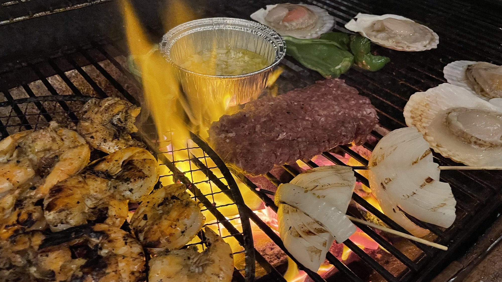 ・【BBQ】お肉はもちろん、エビ、ホタテなどの海鮮をご用意しております