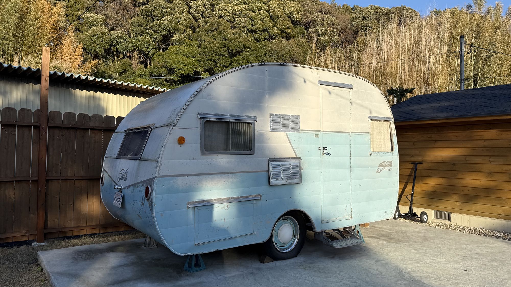 ・【客室】プライバシーを確保しやすい、安心のトレーラーハウスです