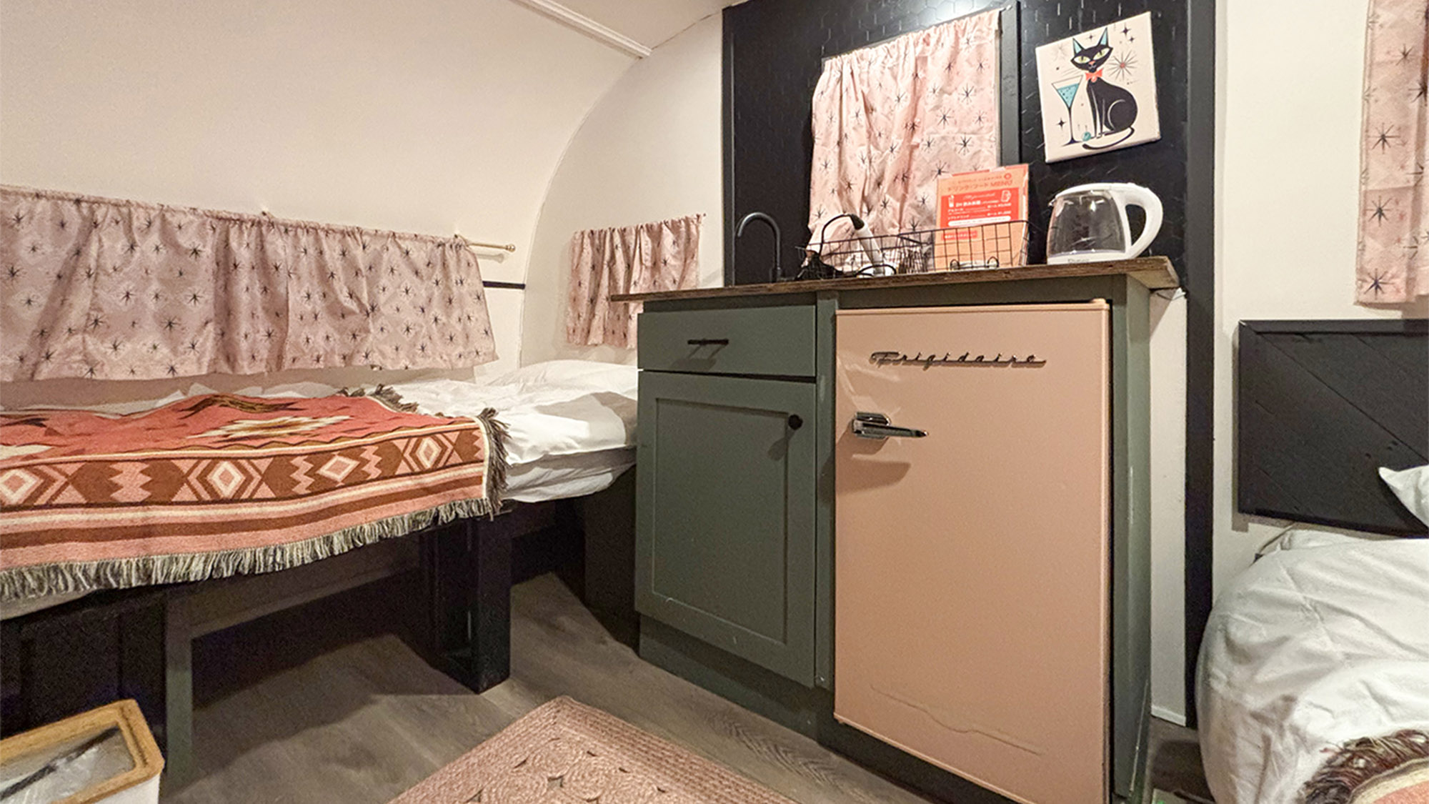 ・【室内】ノスタルジックなアメリカンビンテージトレーラーでユニークで特別な宿泊を