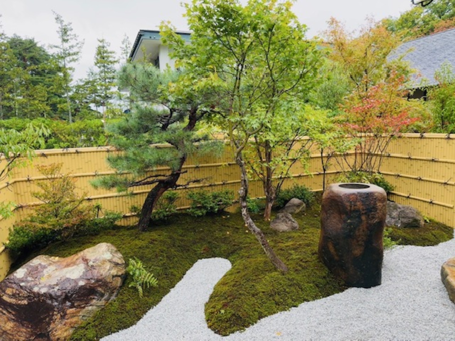 枯山水の日本庭園