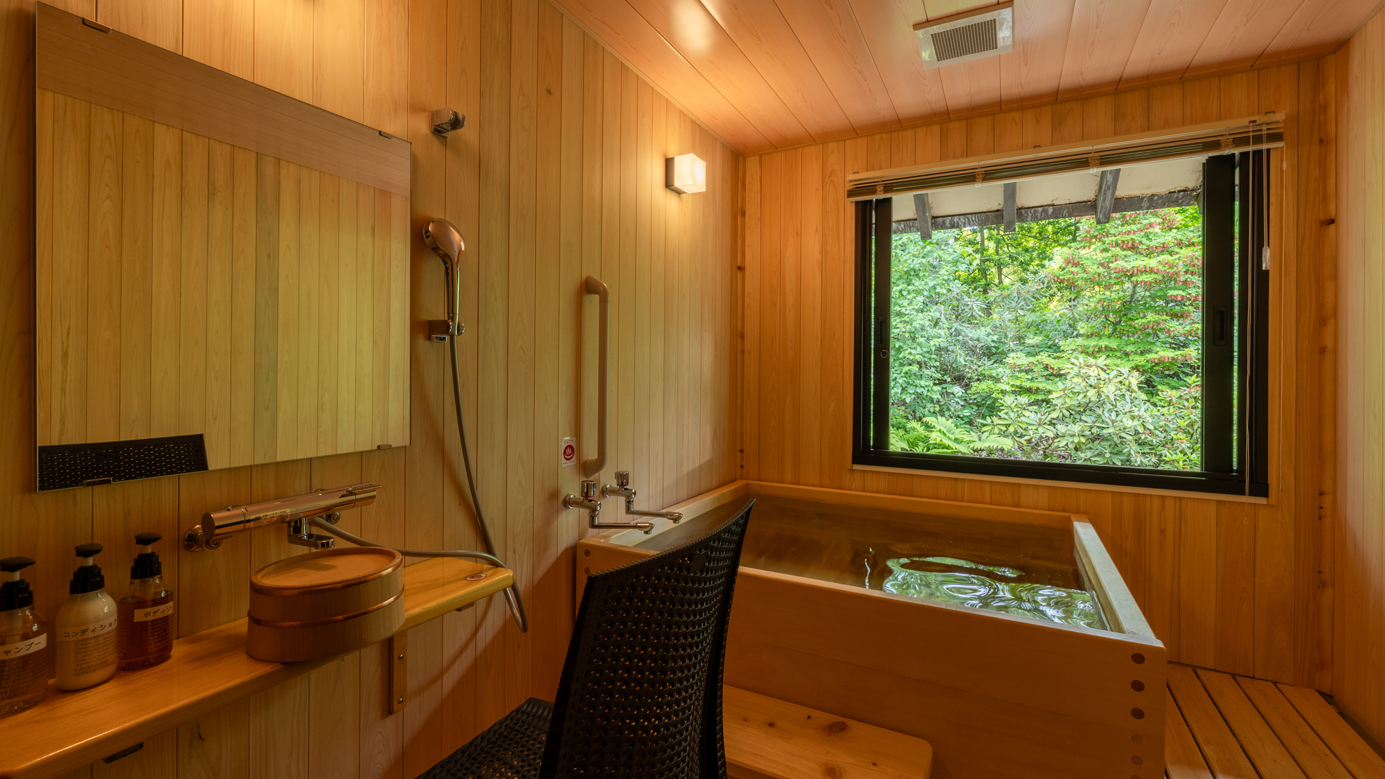 全室檜のお風呂を完備