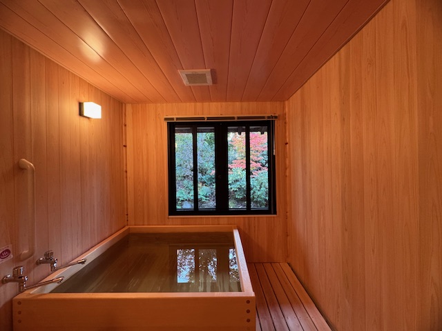 四季を感じながらゆっくり浸かってリラックスしていただけます。