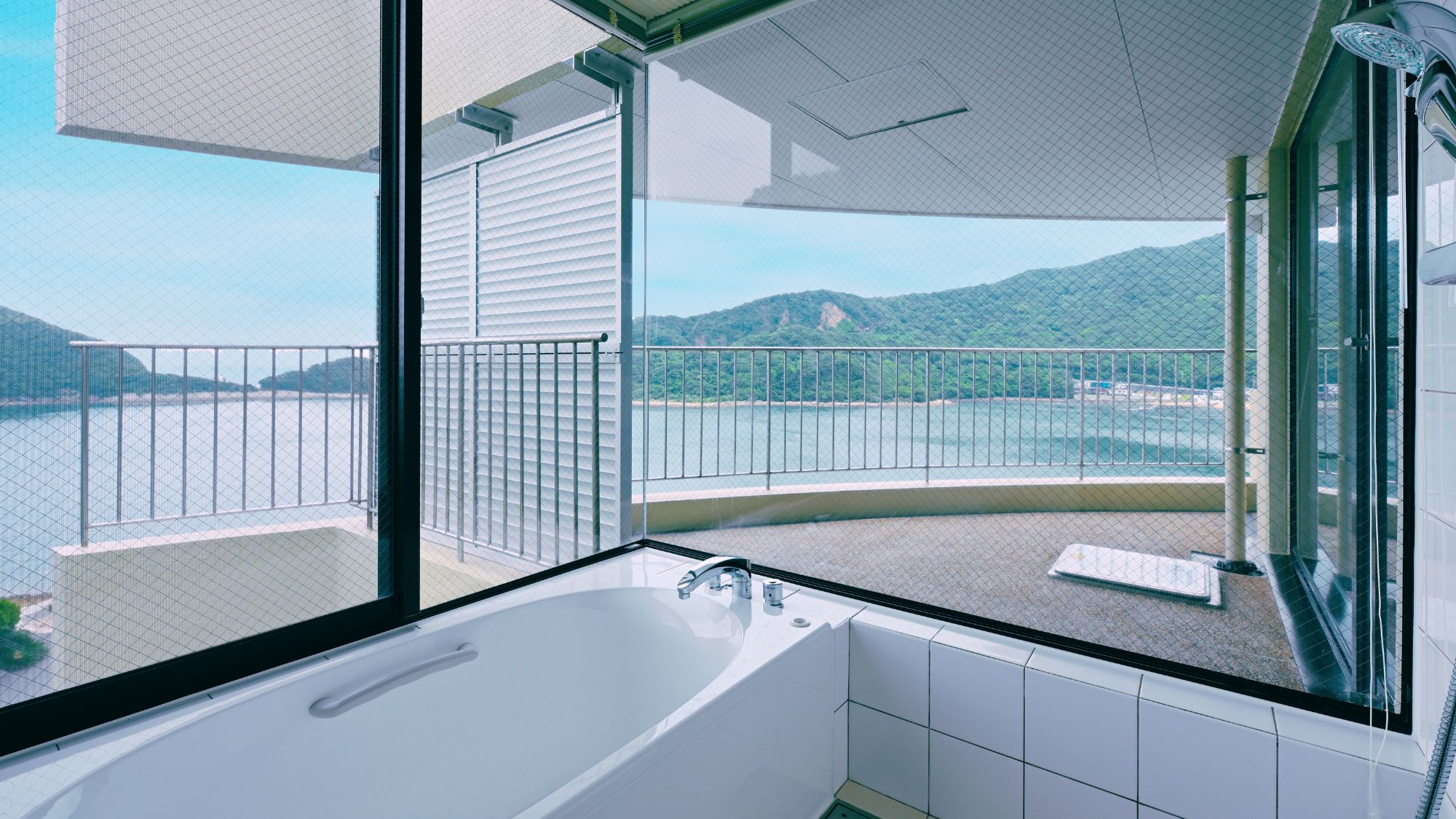 【客室一例】プレミアムアクアスイート｜トップフロア（902）定員4名